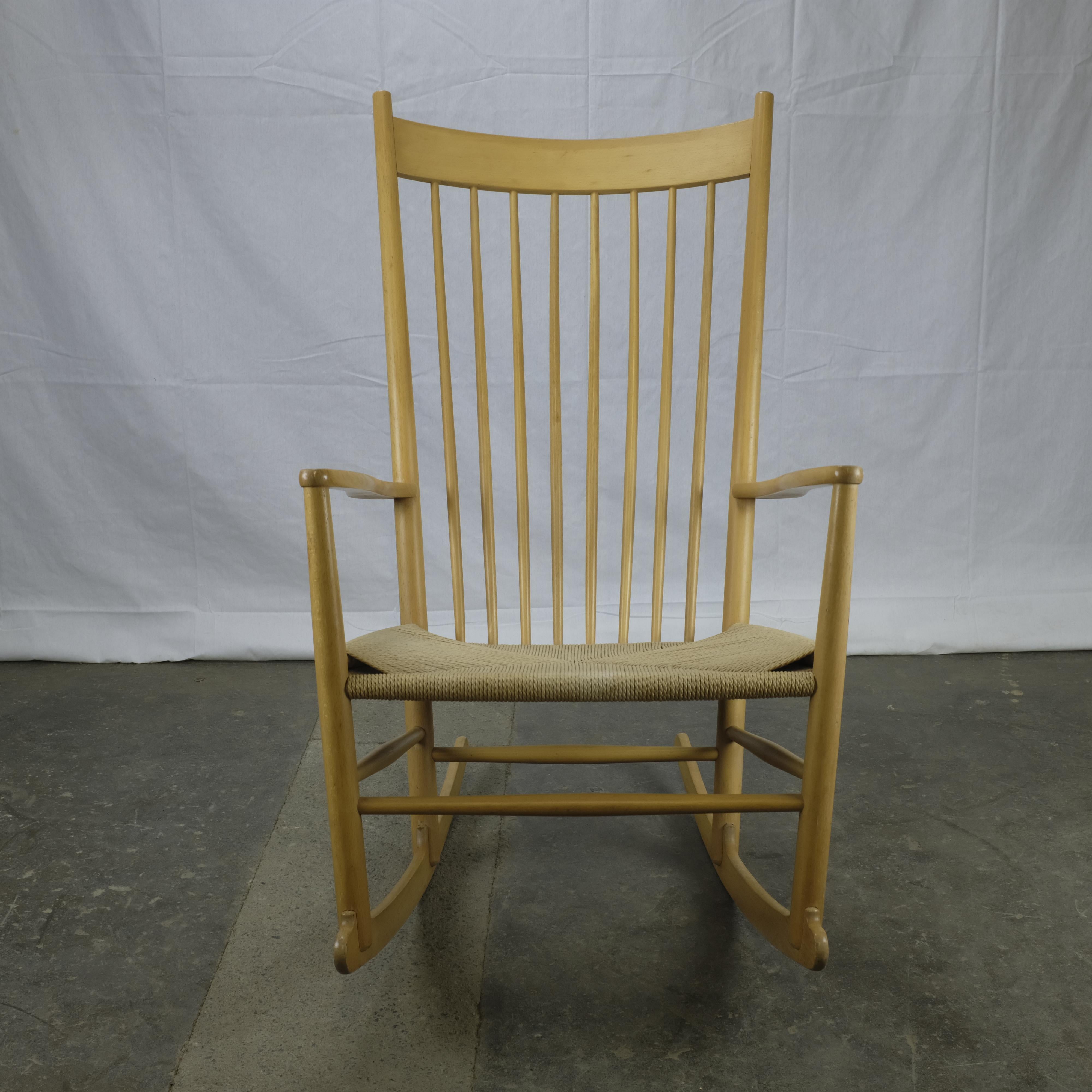 Model J16 rocking chair designed in 1944 by Hans Wegner and made in Denmark by FDB Møbler.

Frame in solid beech with paper cord seat.