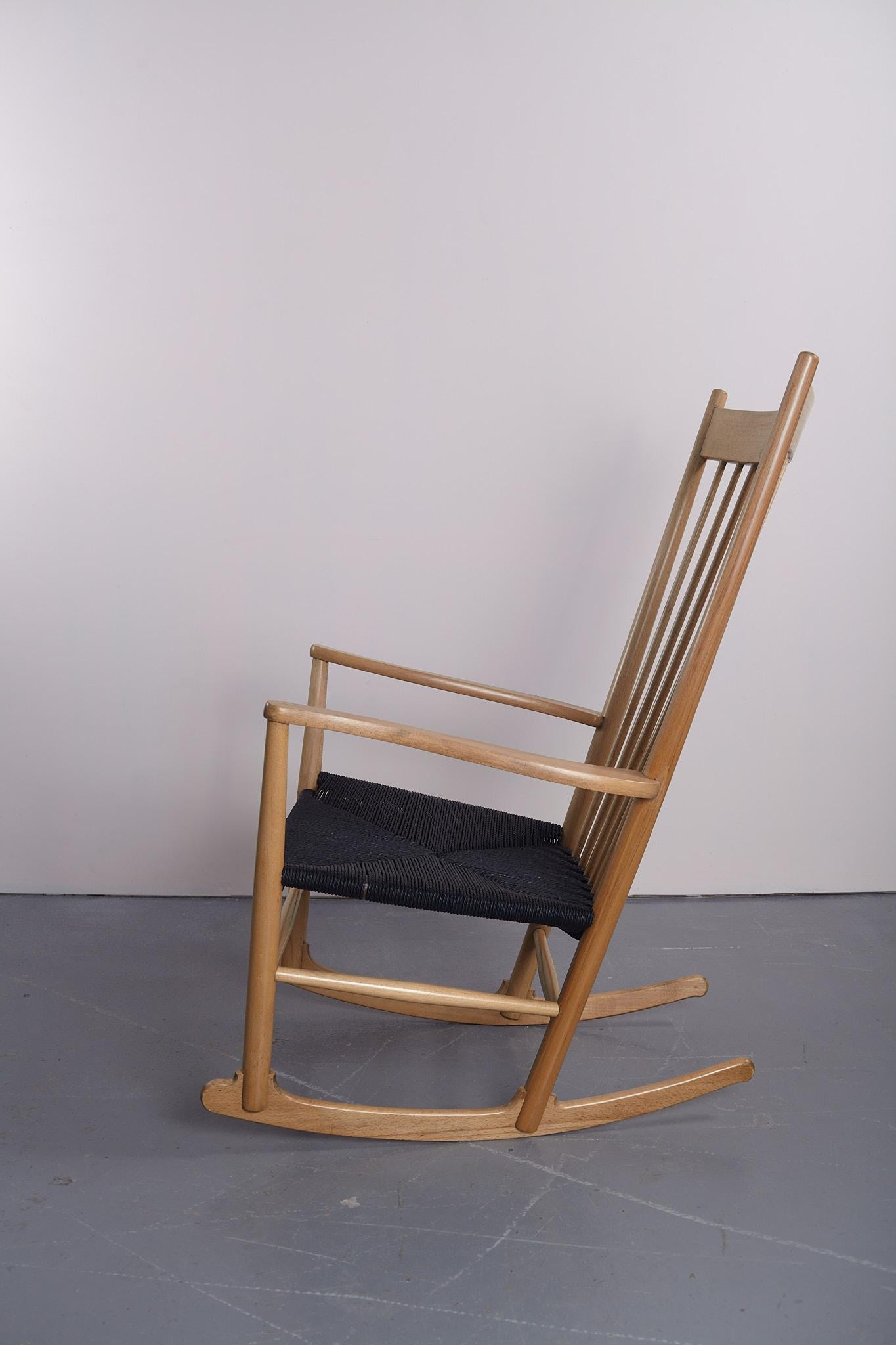 Scandinavian Modern Hans Wegner J16 Rocking Chair For Sale