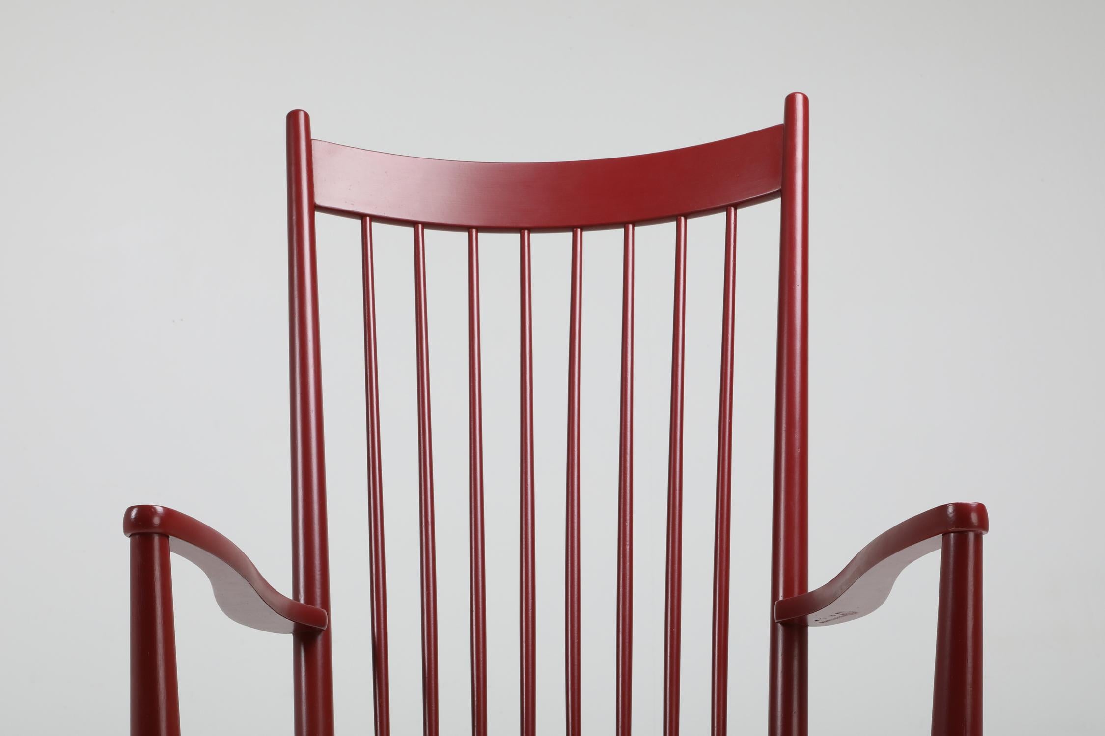 Hans Wegner J16 Rocking Chair in Burgundy In Excellent Condition In Antwerp, BE