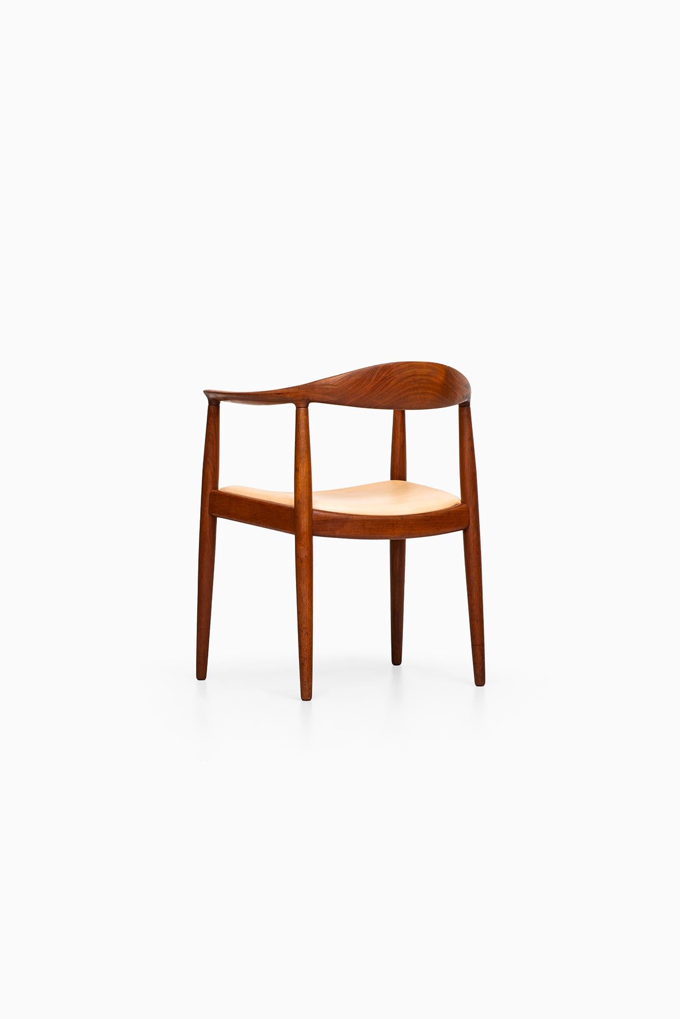 Scandinavian Modern Hans Wegner JH-501 / The Chair by Johannes Hansen in Denmark