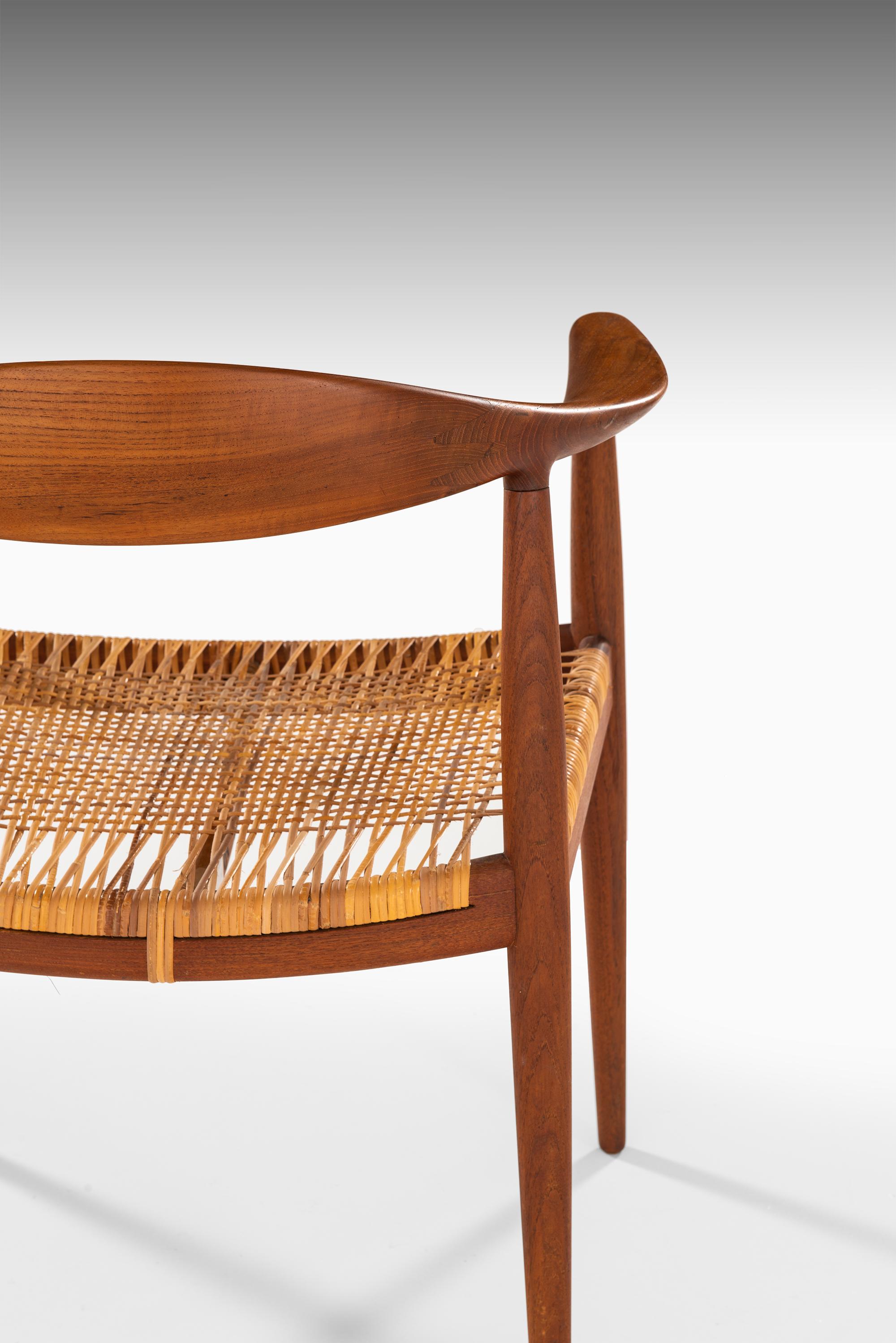 Scandinavian Modern Hans Wegner JH-501, the Chair Produced by Johannes Hansen in Denmark