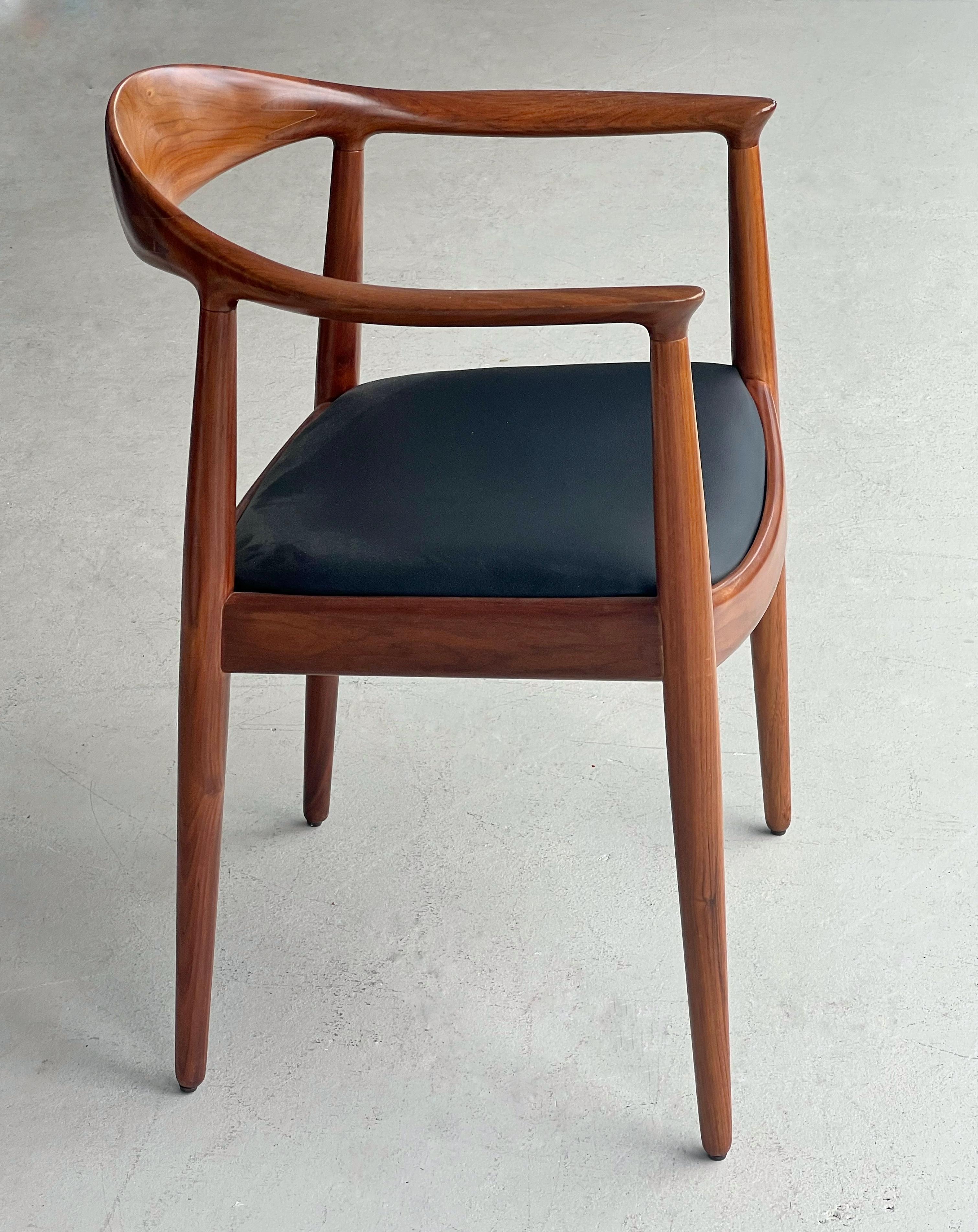 Silla Hans Wegner JH 503 Nogal de Johannes Hansen Danés en venta