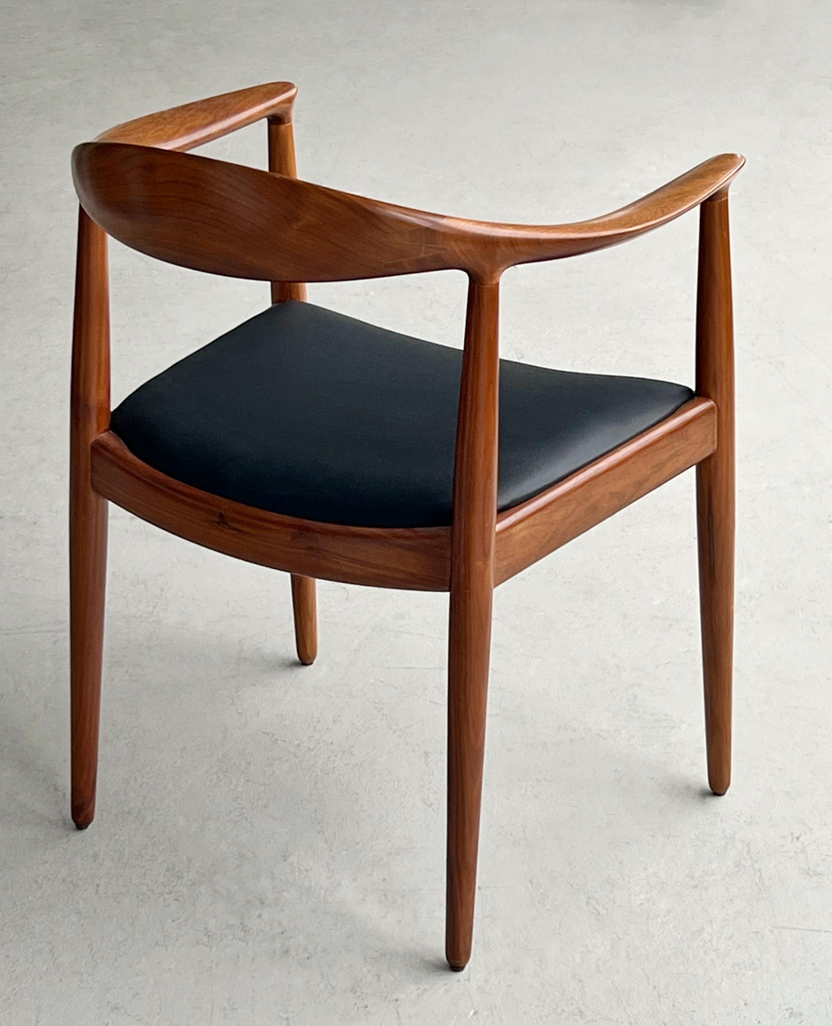 Silla Hans Wegner JH 503 Nogal de Johannes Hansen en Bueno estado para la venta en Miami, FL