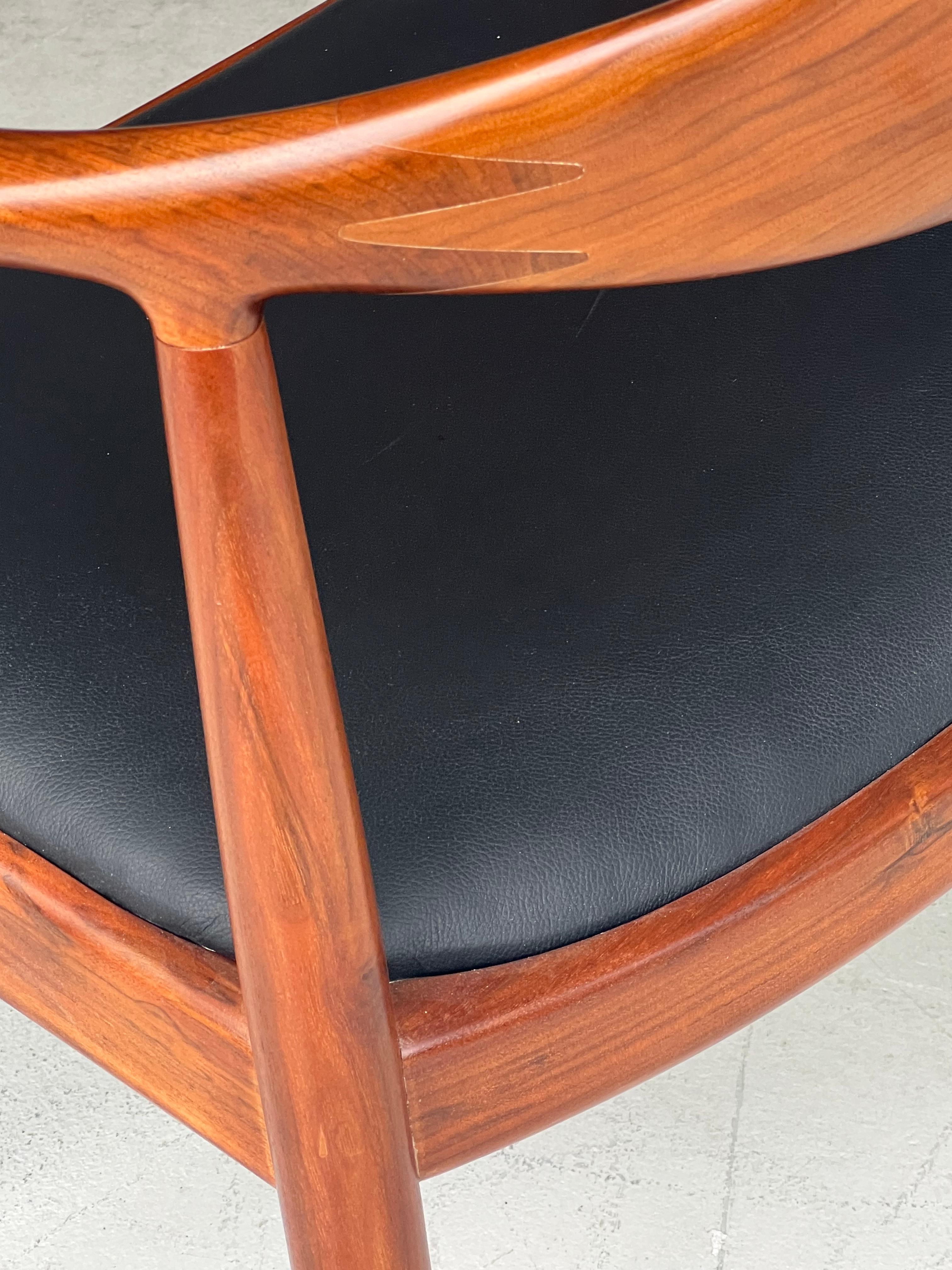 Silla Hans Wegner JH 503 Nogal de Johannes Hansen Cuero en venta