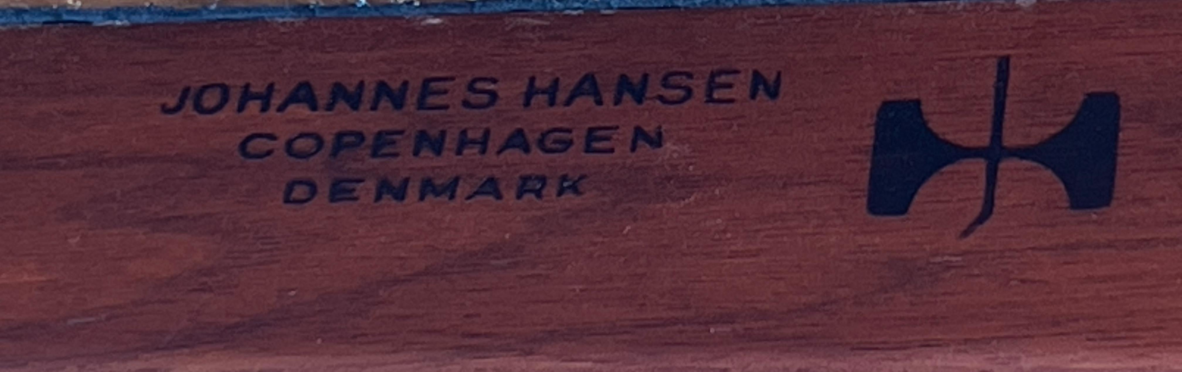 Silla Hans Wegner JH 503 Nogal de Johannes Hansen en venta 3