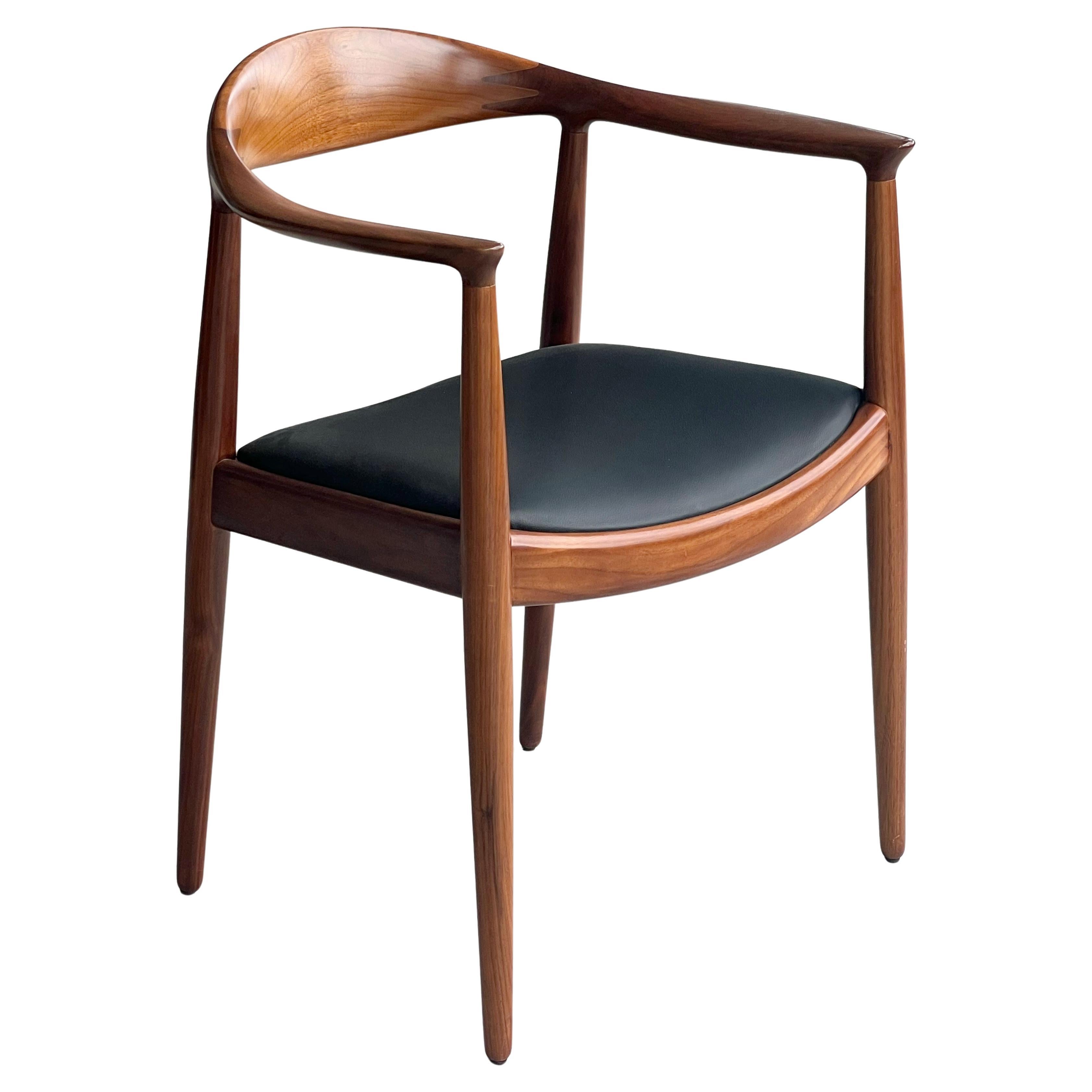 Sedia Hans Wegner JH 503 in noce di Johannes Hansen