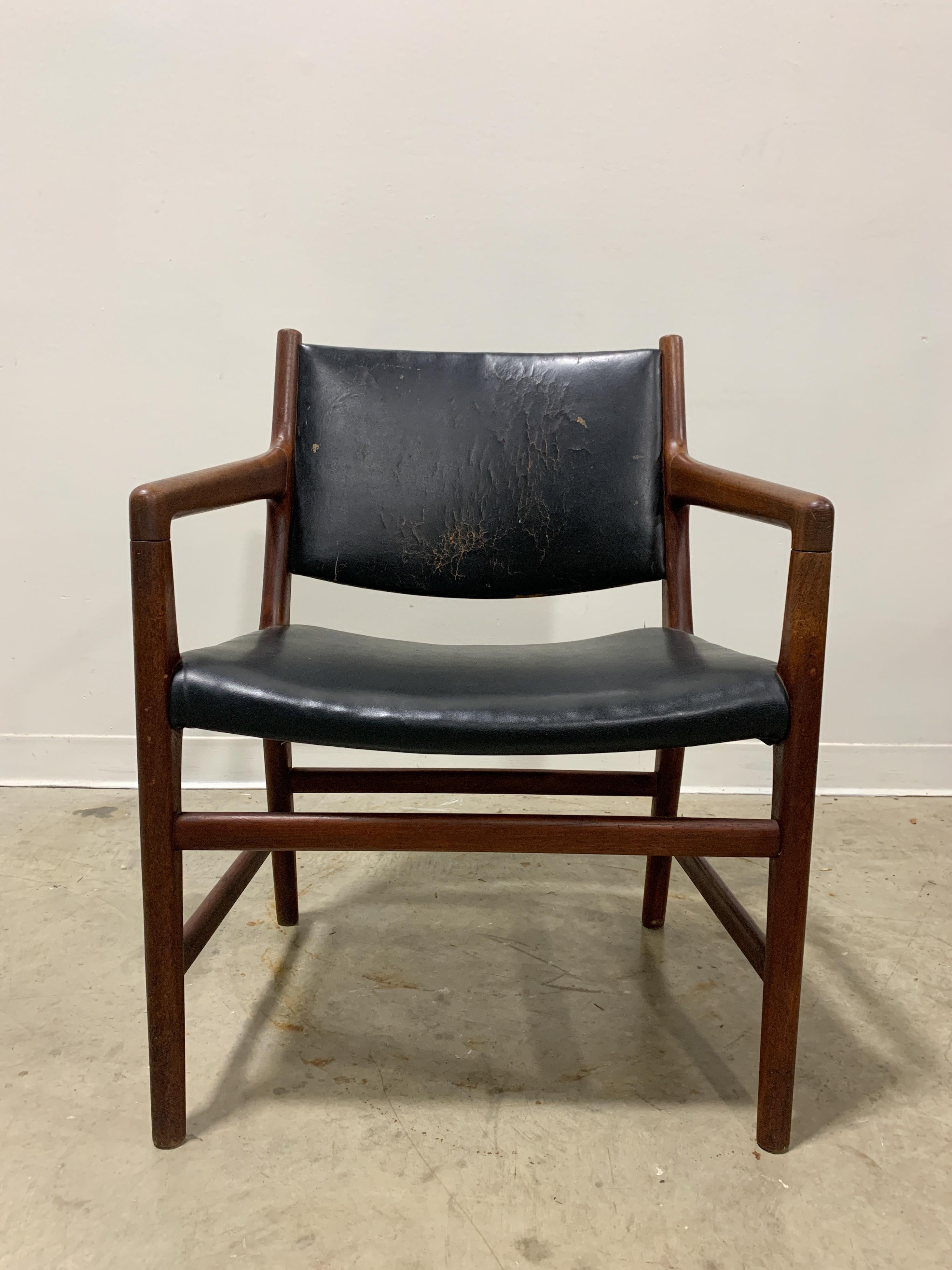 Mid-Century Modern Hans Wegner JH-507 Armchair in Teak and Leather For Sale