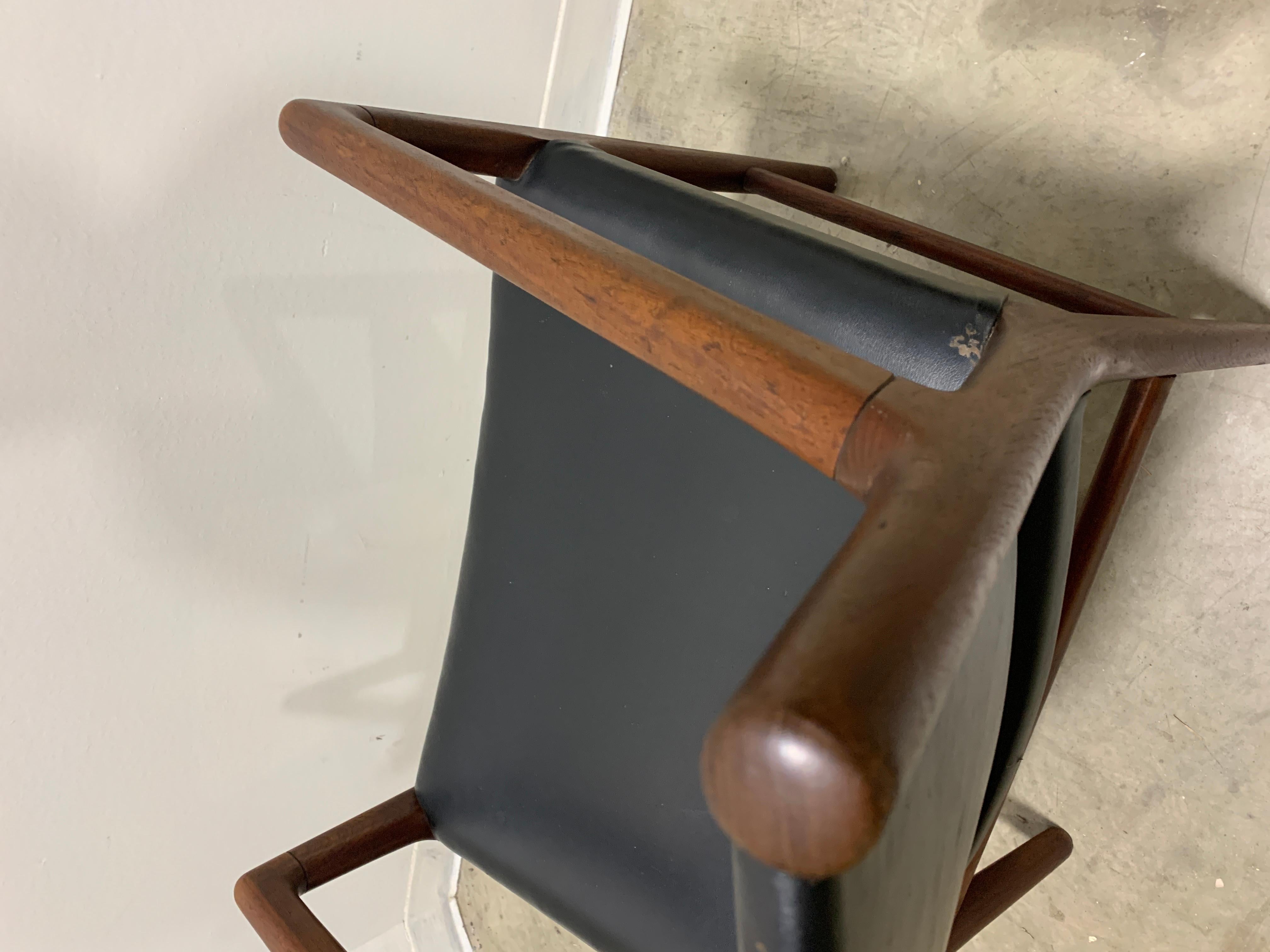 Hans Wegner JH-507 Armchair in Teak and Leather For Sale 2