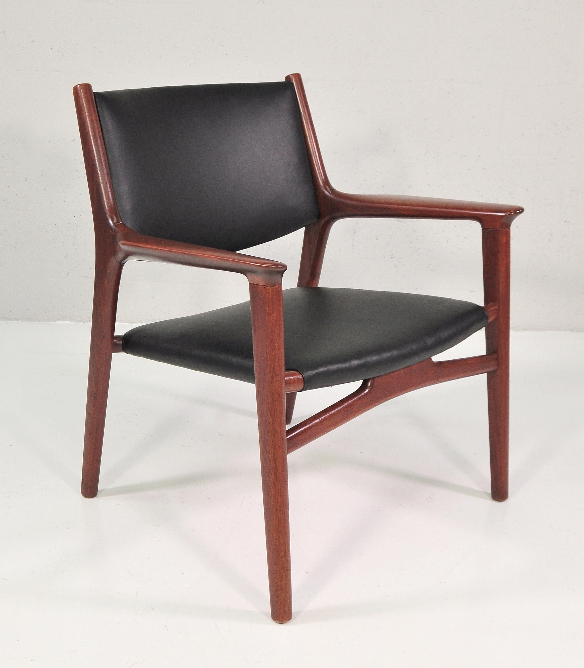 Hans Wegner JH-515 Black Leather Teak Armchair for Johannes Hansen For Sale 4