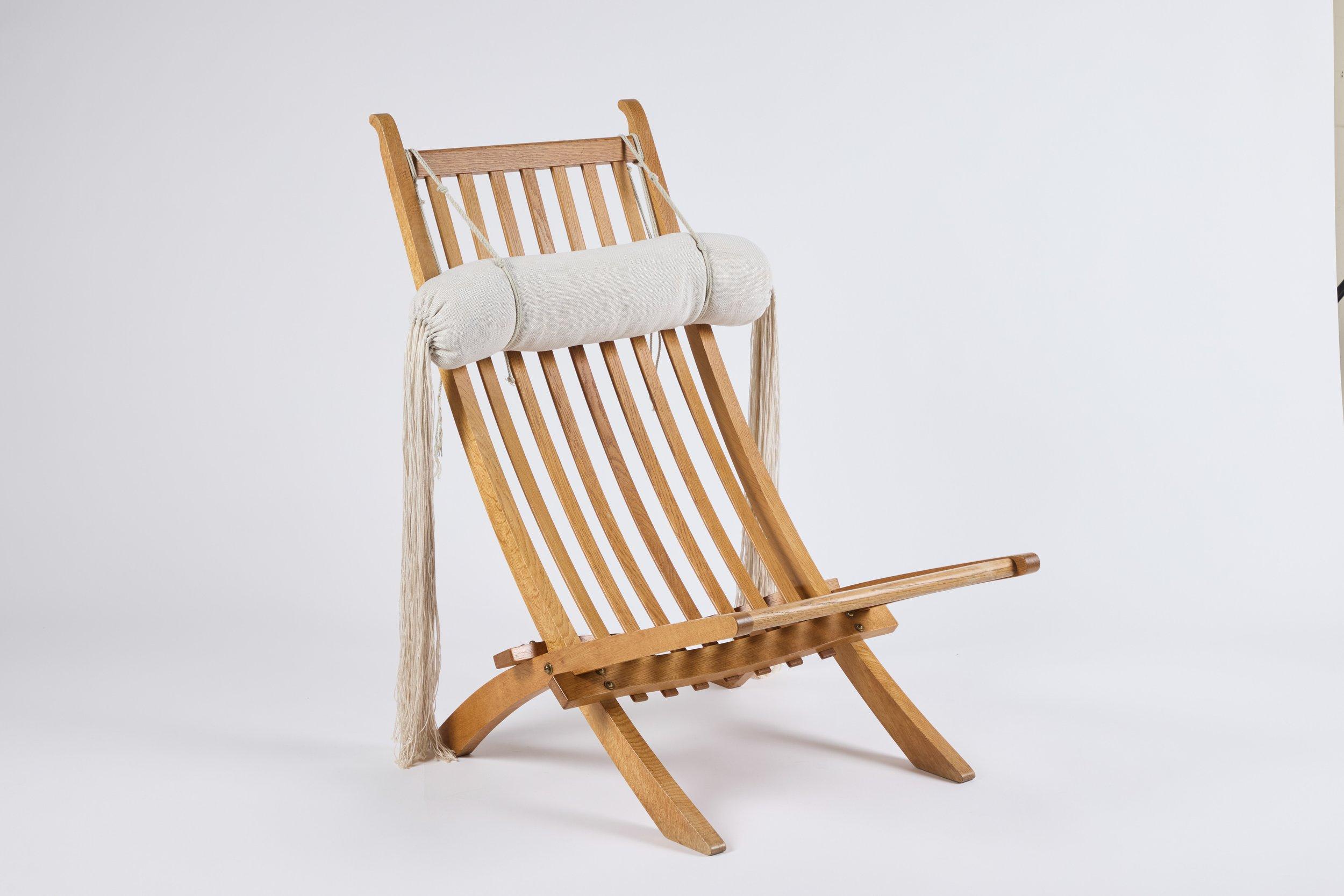  Rara sedia da giardino asiatica pieghevole, Model No. JH-603. Cuscino di lino personalizzato con frangia di nappe. Oak.Progettato nel 1962.  Letteratura:  Christian Holmsted Olesen, Wegner: just one good chair, exh. cat., Design Museum Denmark,