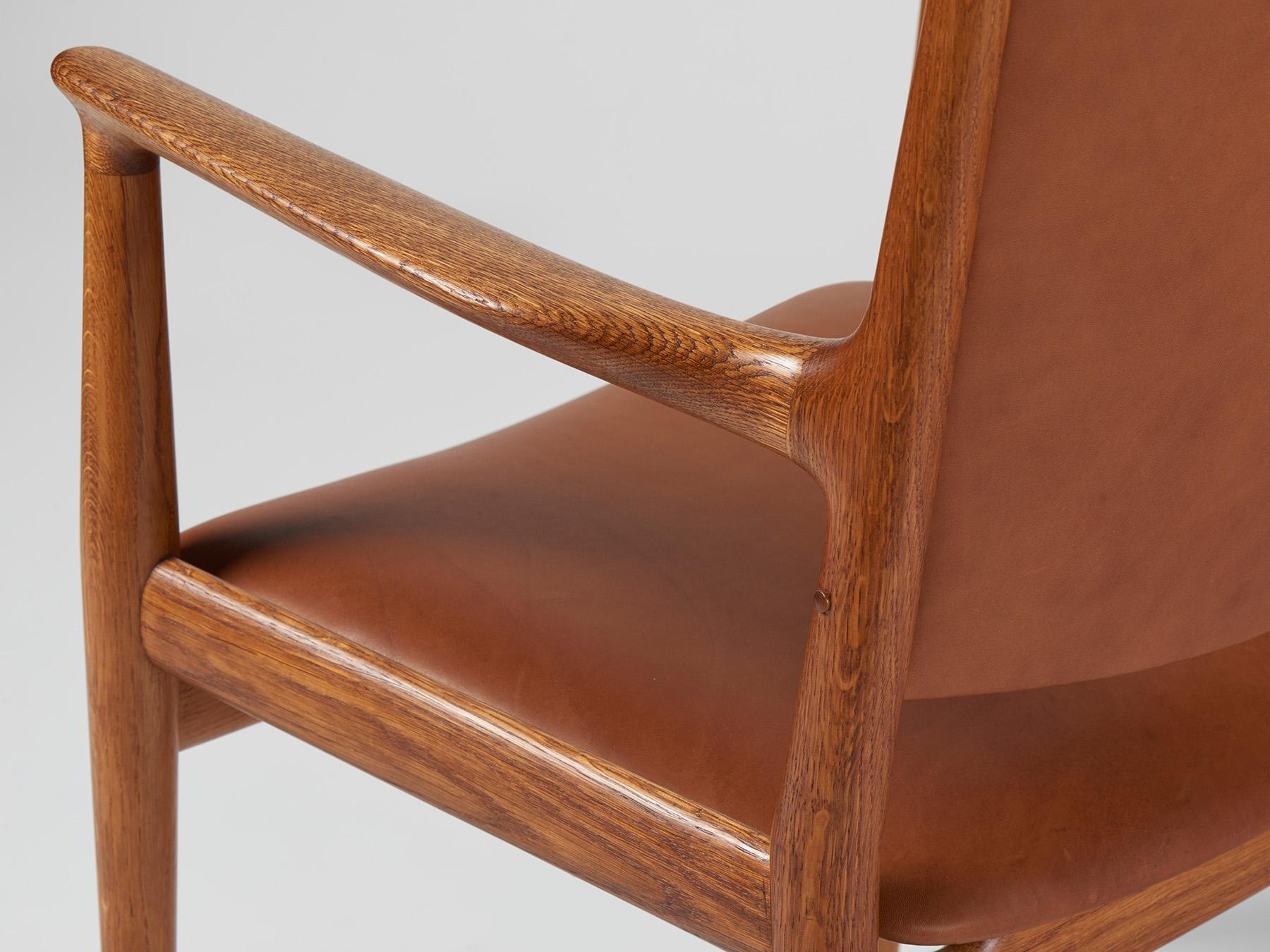 Hans Wegner JH-713 Armchair in Oak and Leather For Sale 2