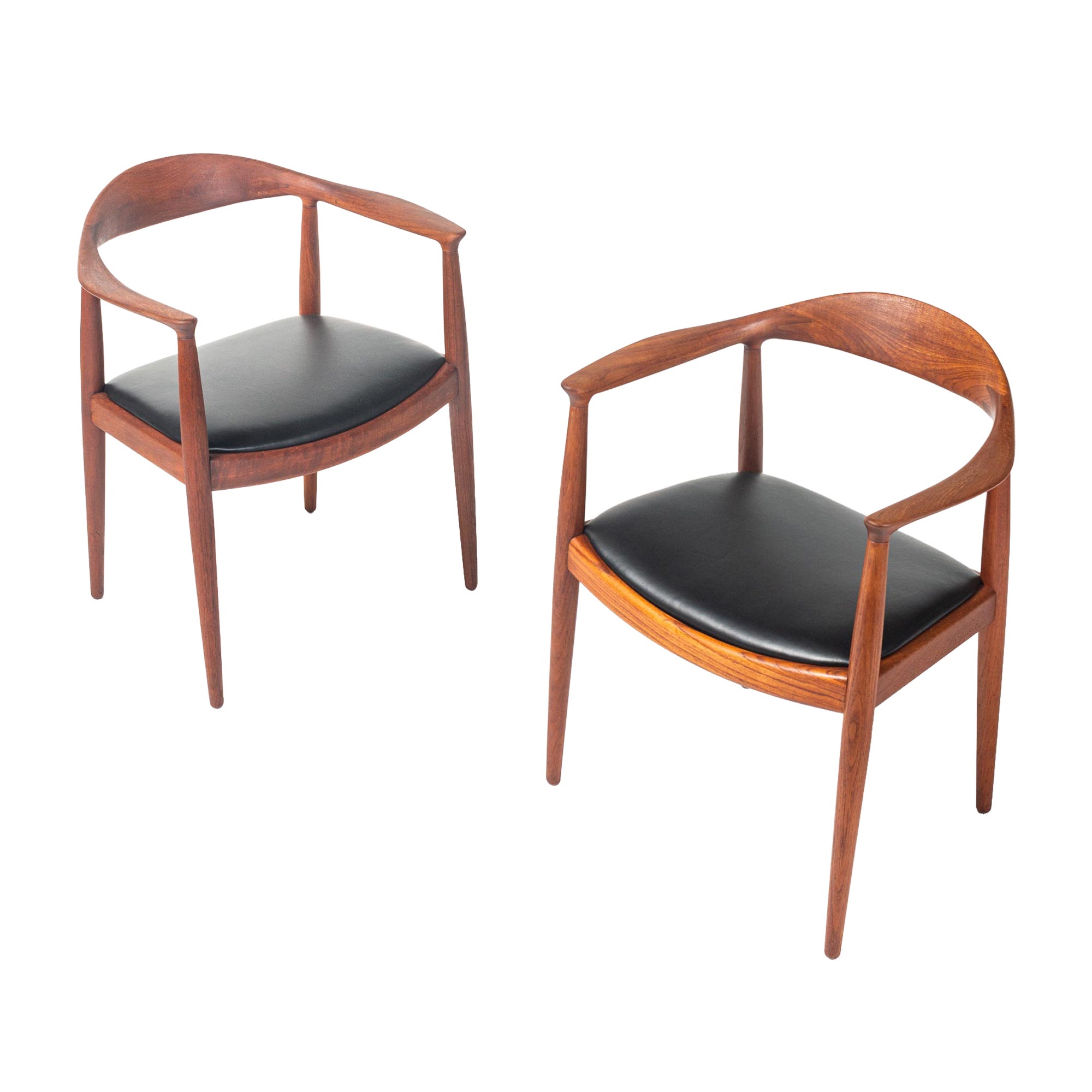 Hans Wegner JH503 "The Round Chair" in Teak & Black Leather