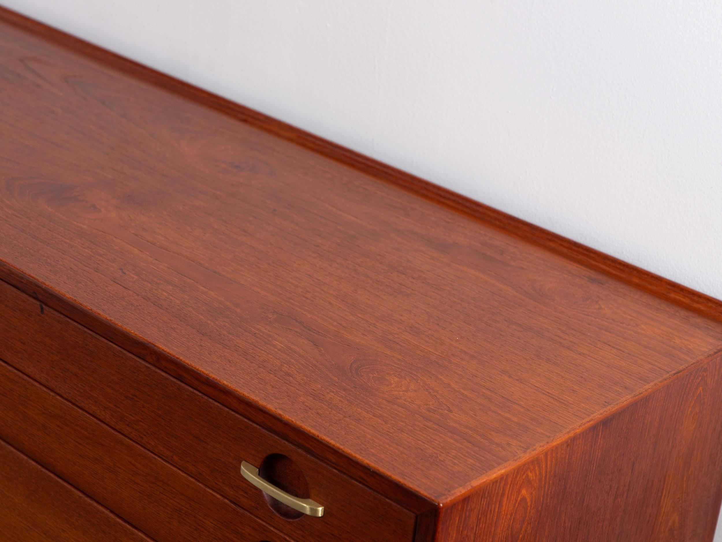 Mobiletto galleggiante in teak Hans Hansen con maniglie in ottone in vendita 4