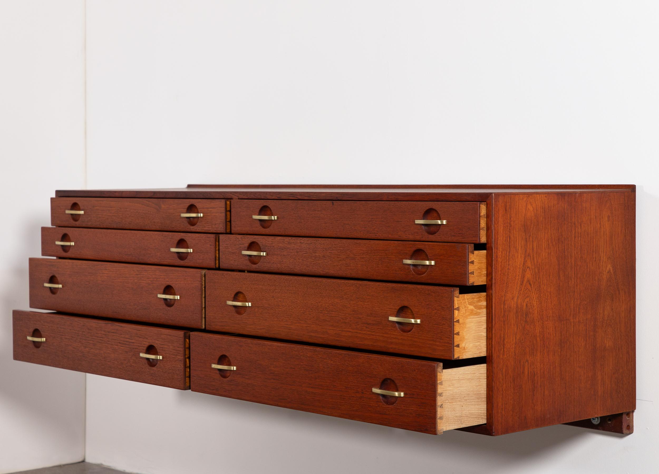 Danese Mobiletto galleggiante in teak Hans Hansen con maniglie in ottone in vendita