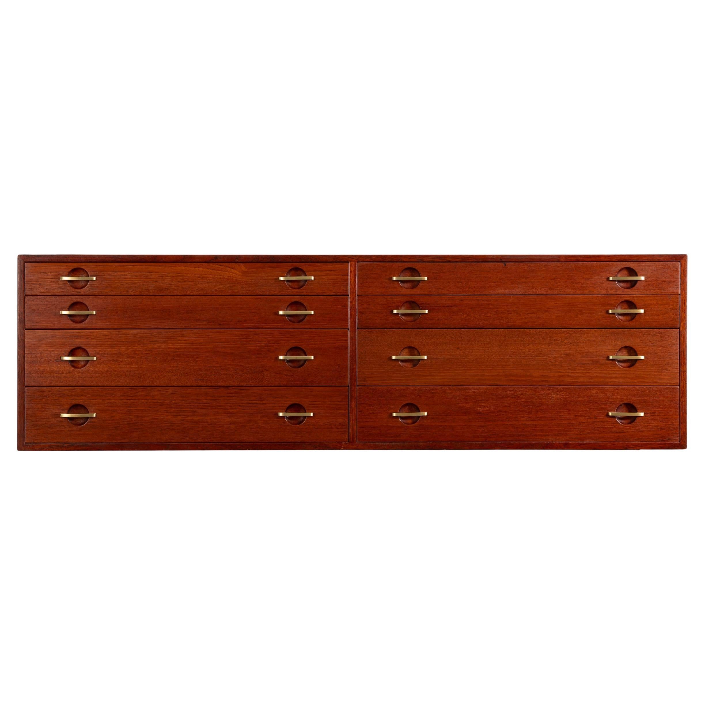 Mobiletto galleggiante in teak Hans Hansen con maniglie in ottone in vendita