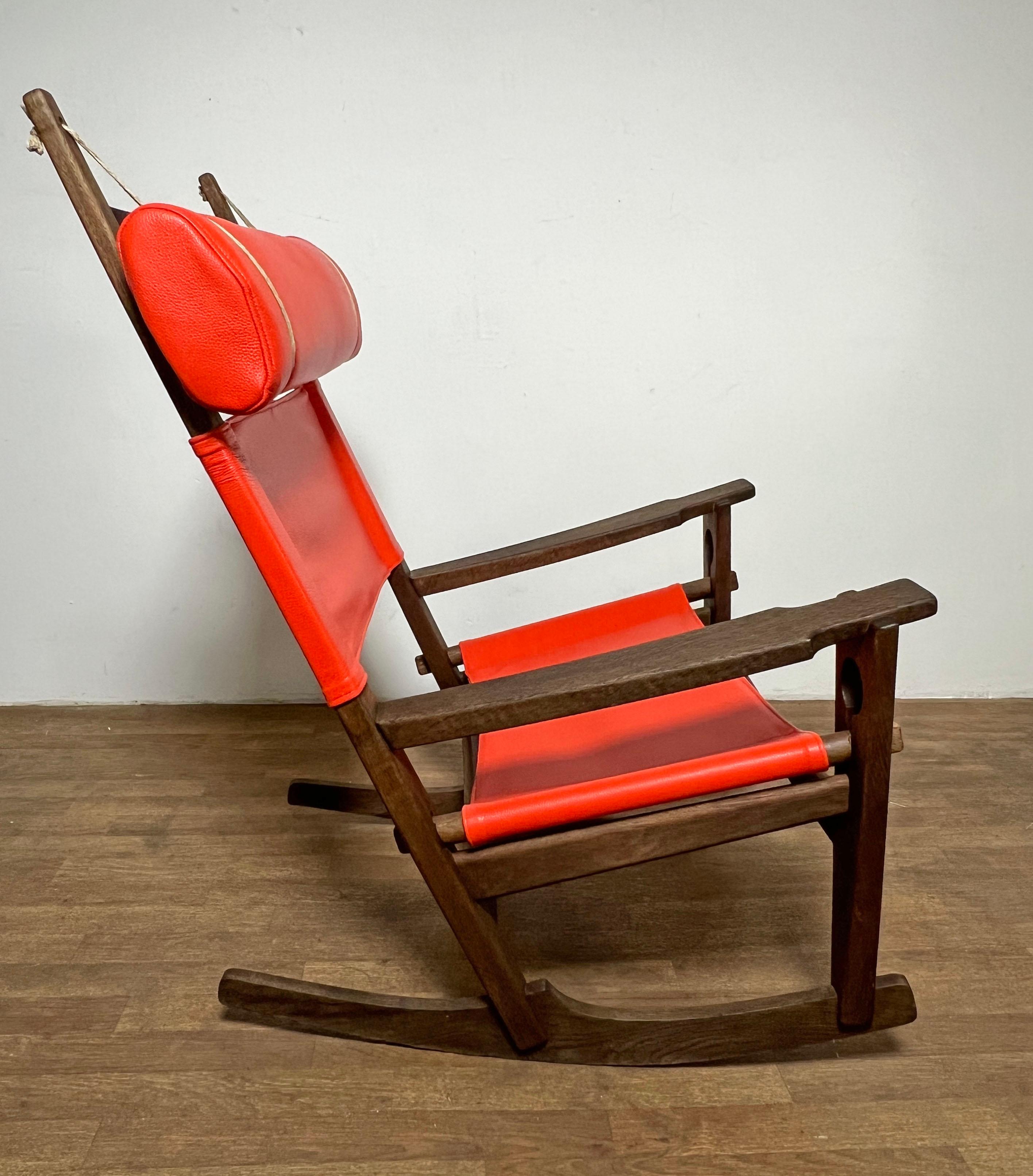Dondolo con buco della serratura di Hans Wegner per Getama, Danimarca, in Oak e pelle, CIRCA 1960 in vendita 3