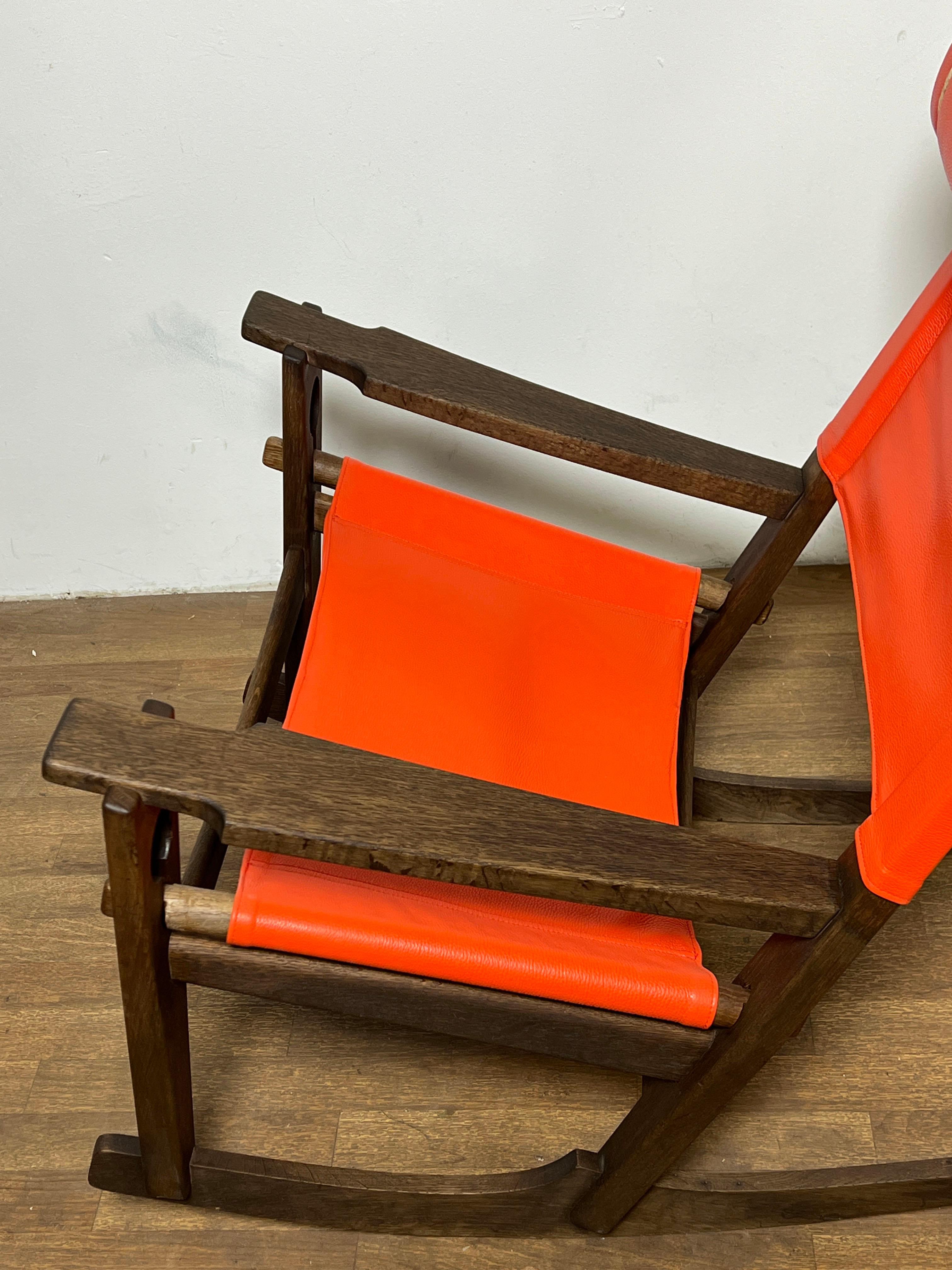 Dondolo con buco della serratura di Hans Wegner per Getama, Danimarca, in Oak e pelle, CIRCA 1960 In condizioni buone in vendita a Peabody, MA