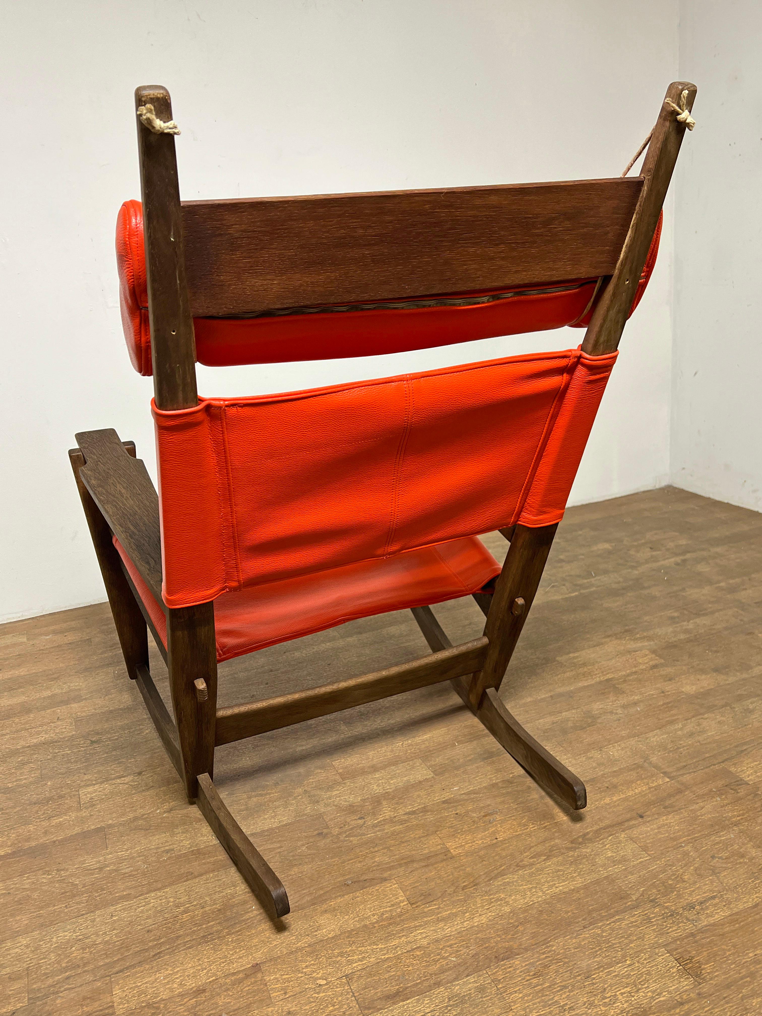Pelle Dondolo con buco della serratura di Hans Wegner per Getama, Danimarca, in Oak e pelle, CIRCA 1960 in vendita