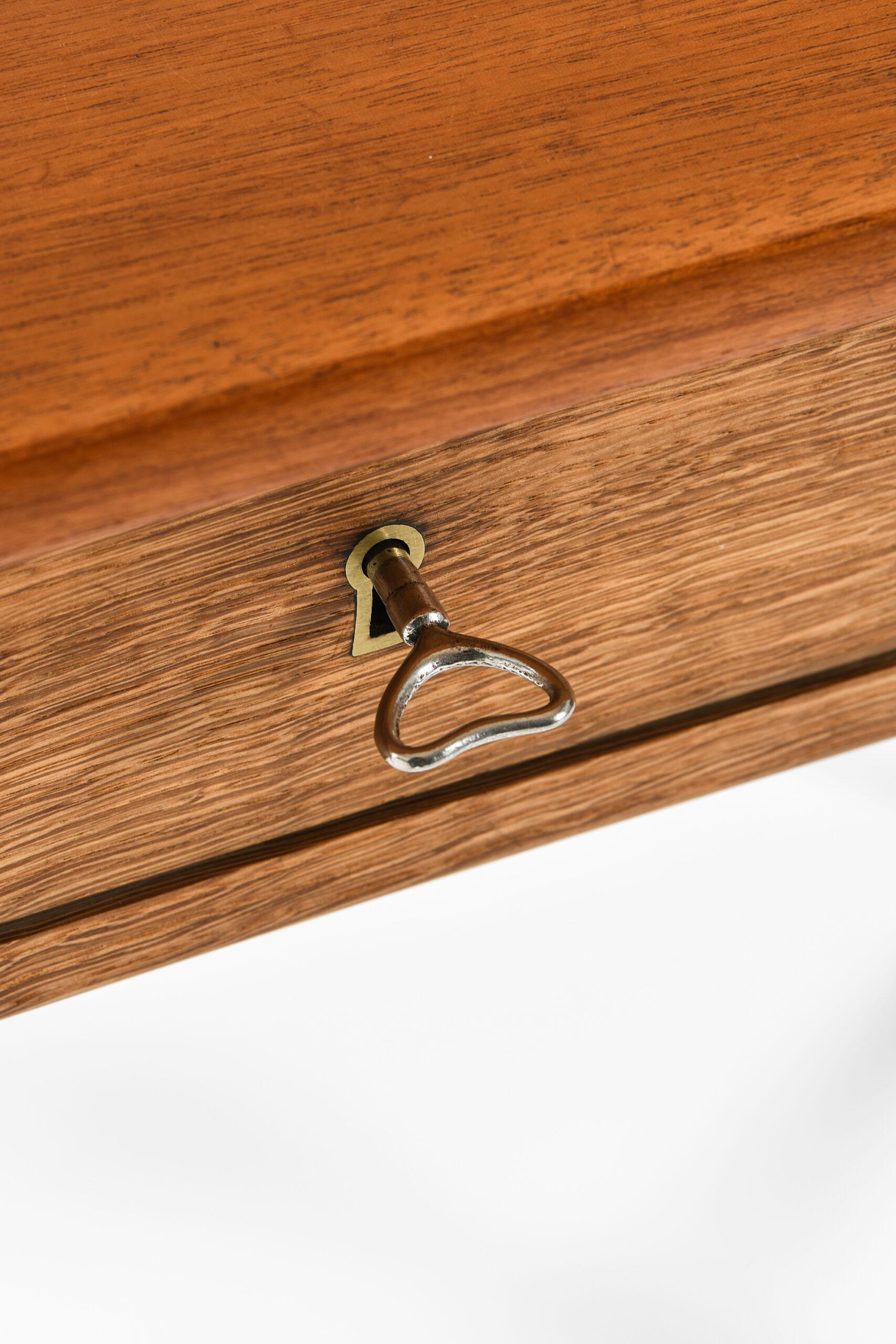 Hans Wegner Ladies Desk Produced by Ry Møbler in Denmark In Good Condition In Limhamn, Skåne län