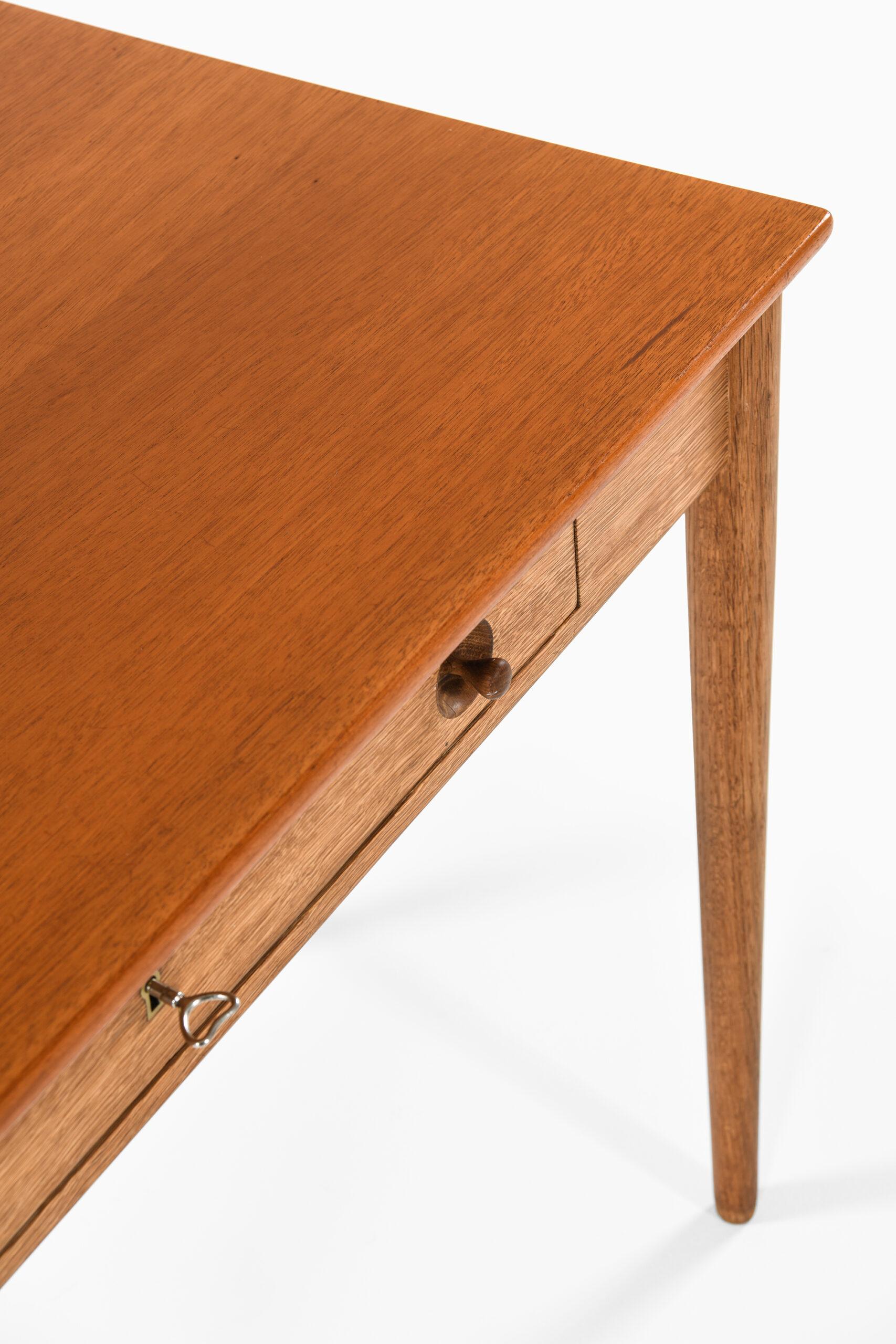 Mid-20th Century Hans Wegner Ladies Desk Produced by Ry Møbler in Denmark