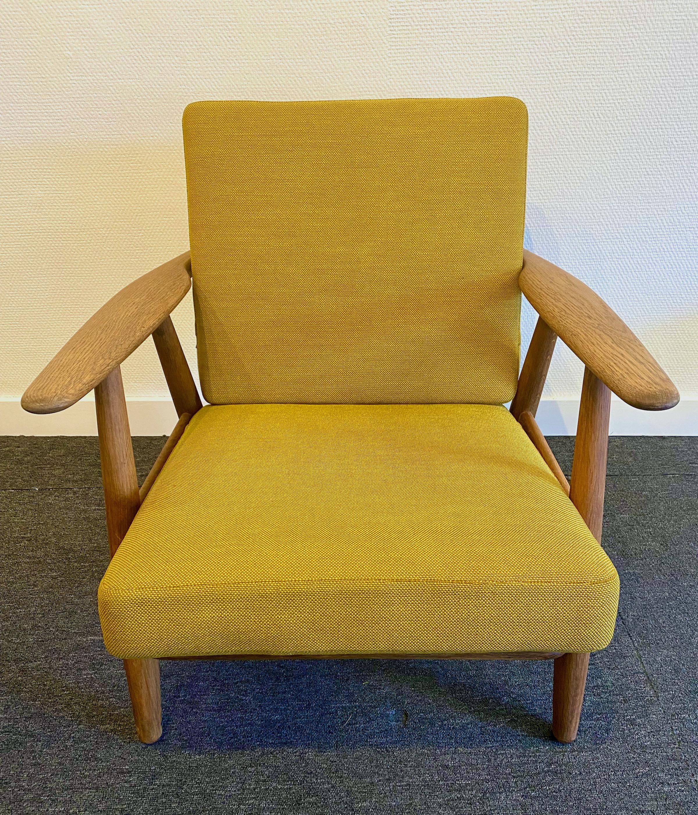 Hans Wegner´s easy chair with model number GE-240 was designed in 1954 for Getama and given the nick name 