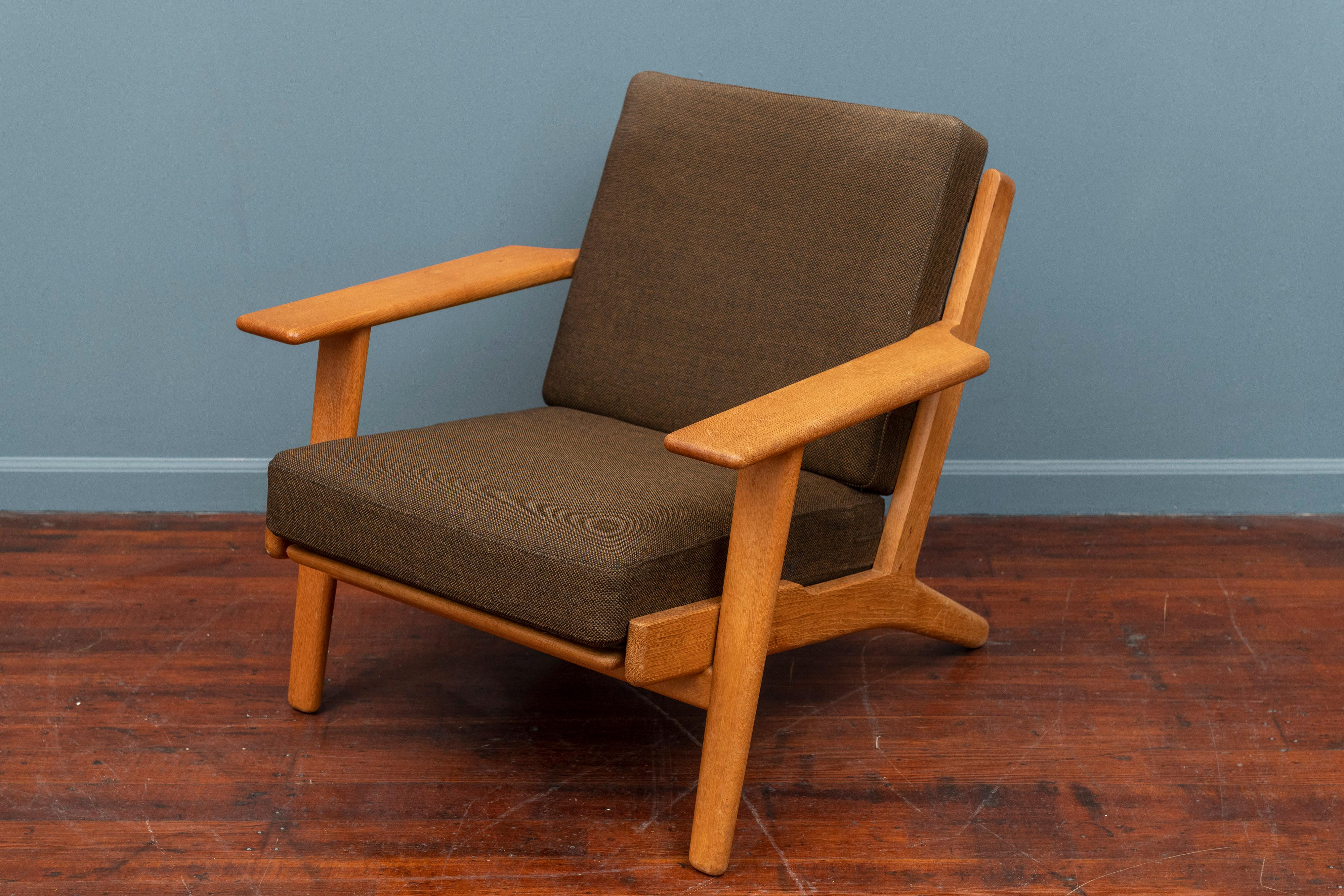 Hans Wegner lounge chair for GETAMA, Model GE 290. Oak frame with original wire cushion frames, labeled.