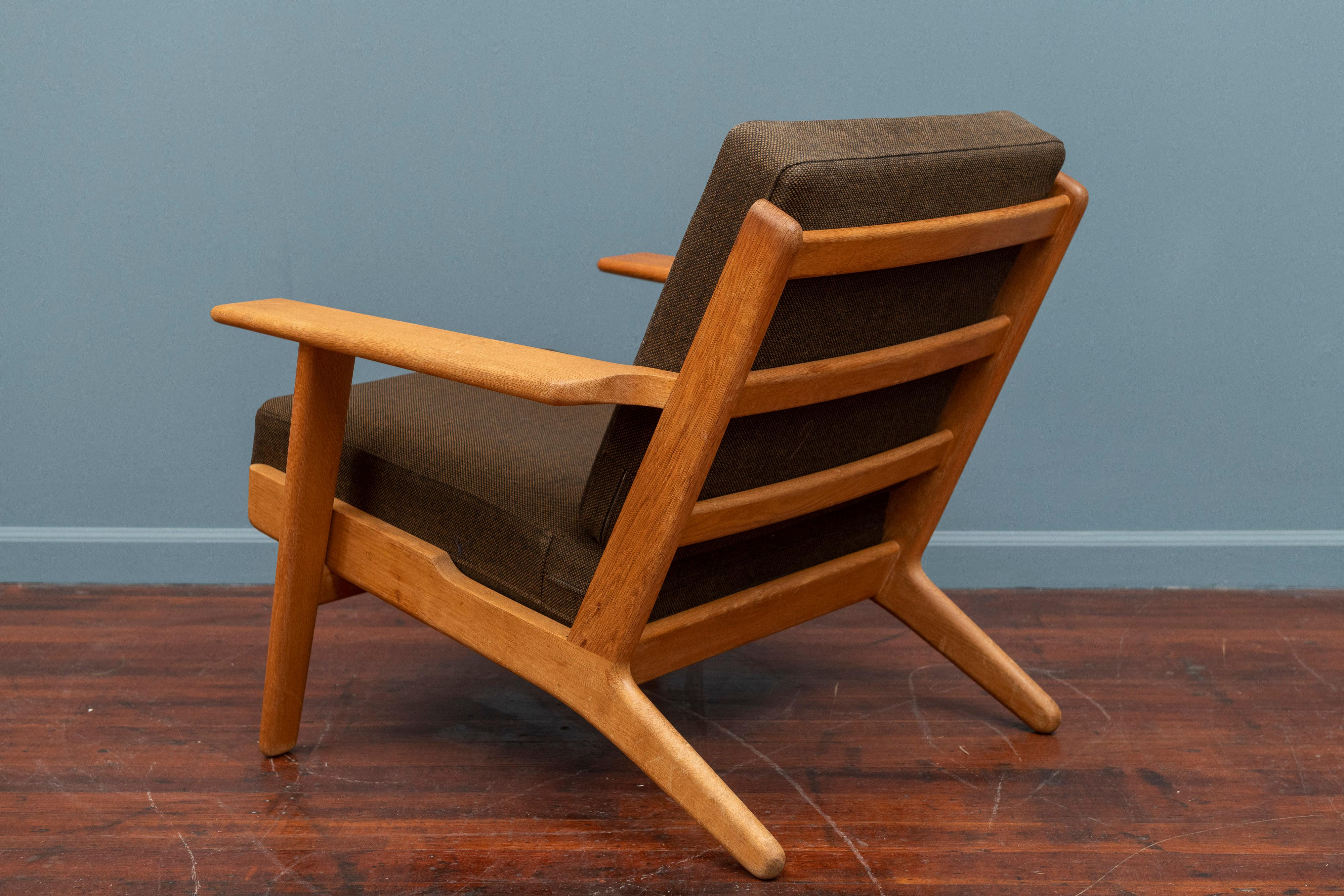 Scandinavian Modern Hans Wegner Lounge Chair GE 290