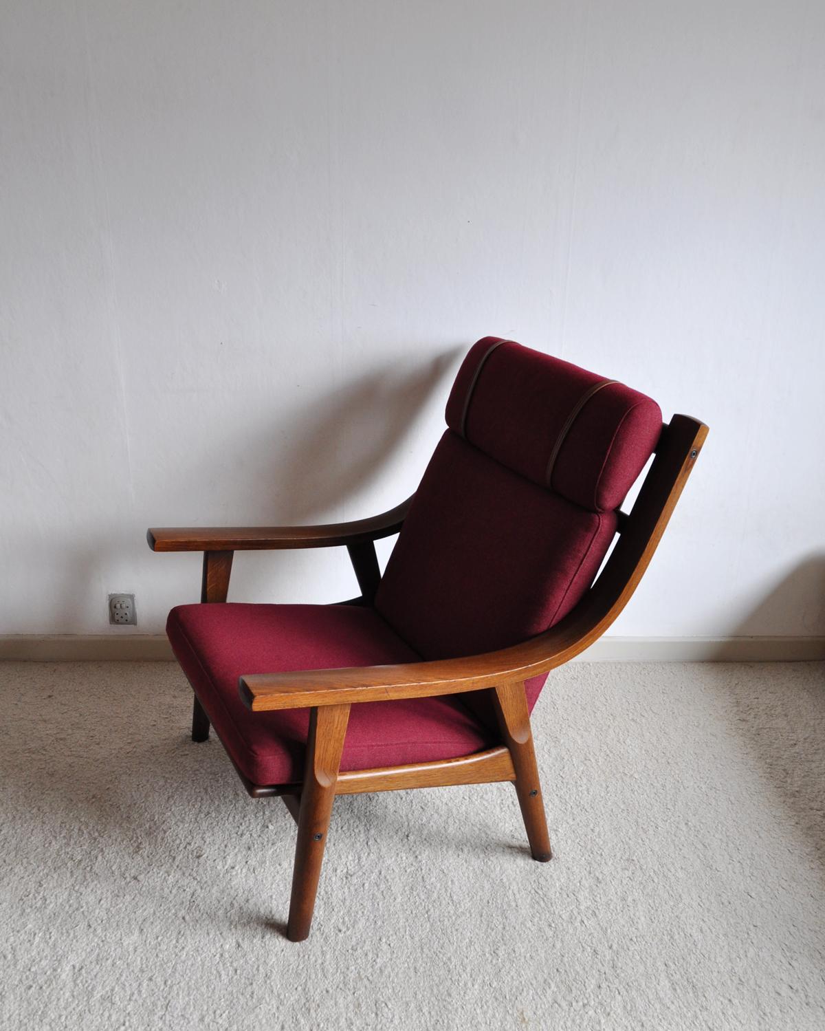 Hans Wegner Lounge Chair in Stained Oak, GETAMA, Denmark, 1970s 4