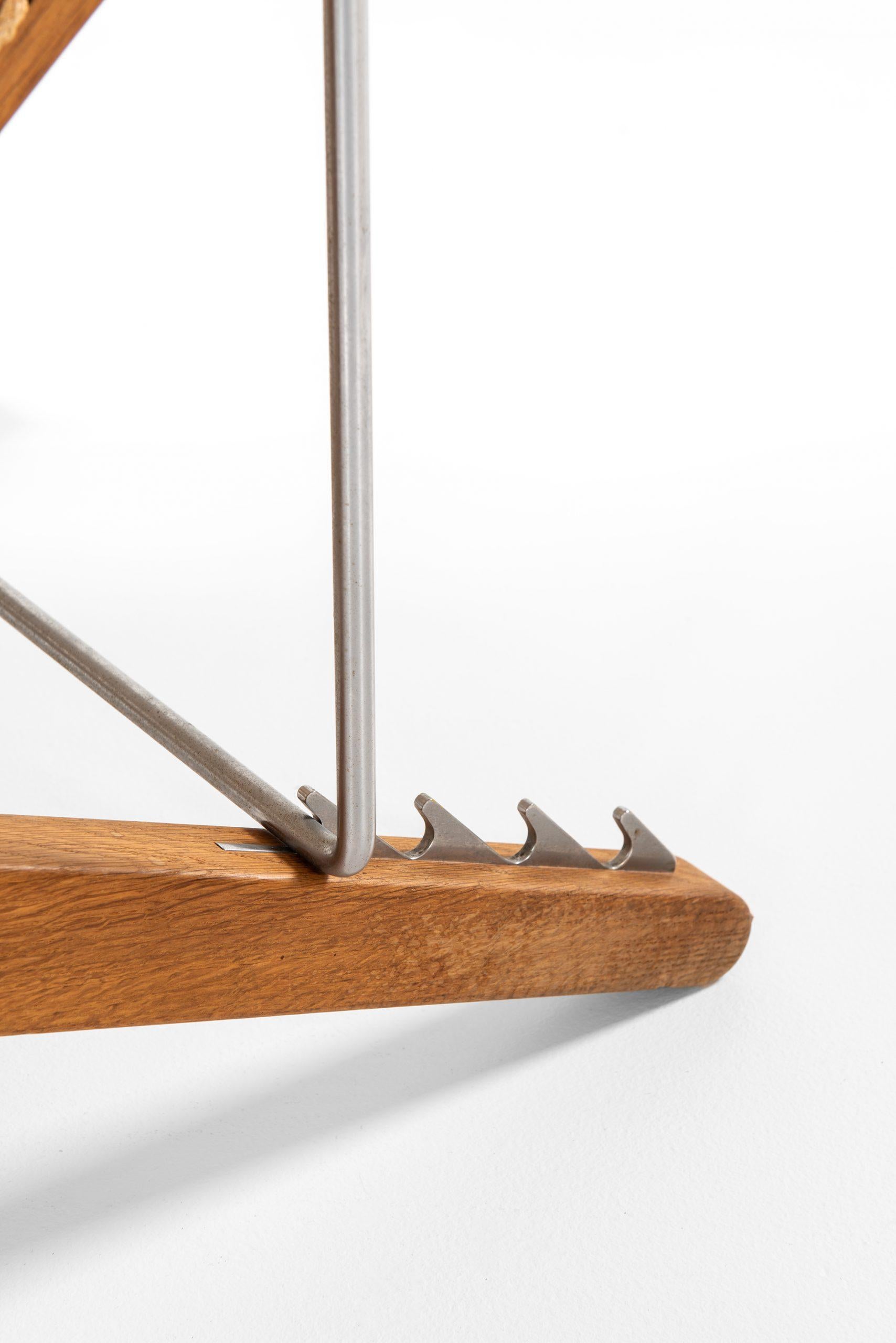 Hans Wegner Lounge Chair Model JH-524 by Cabinetmaker Johannes Hansen in Denmark In Good Condition In Limhamn, Skåne län