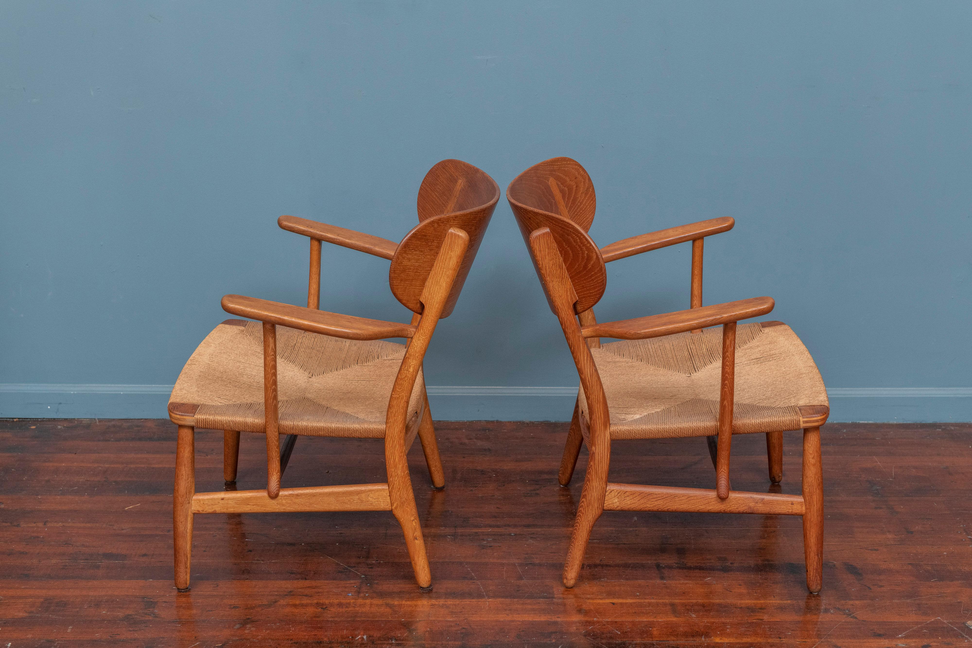 Mid-20th Century Hans Wegner Lounge Chairs for Carl Hanson & Son Model CH-22  For Sale