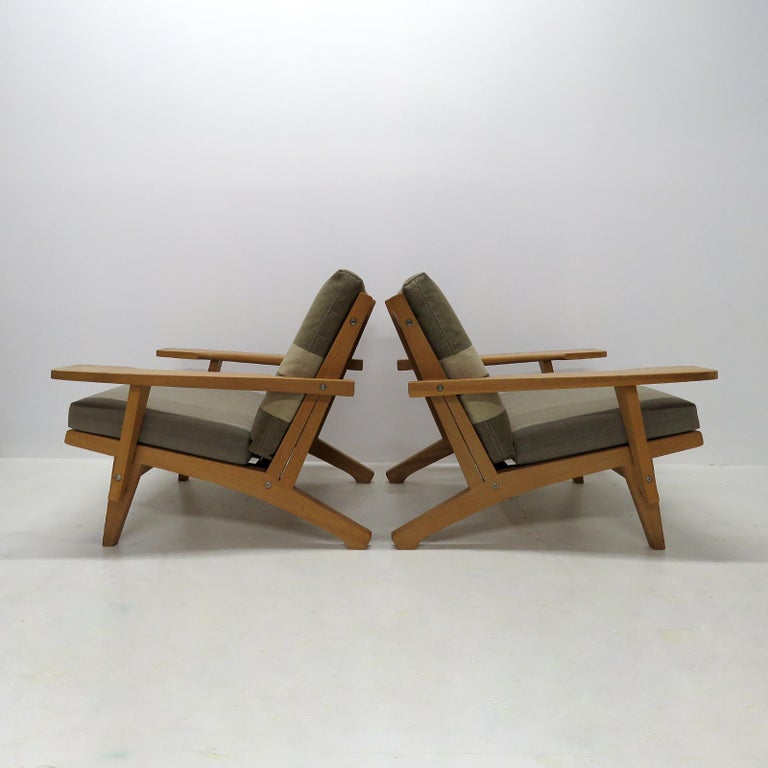 Hans Wegner Lounge Chairs, Model GE-370, 1970 In Good Condition For Sale In Los Angeles, CA