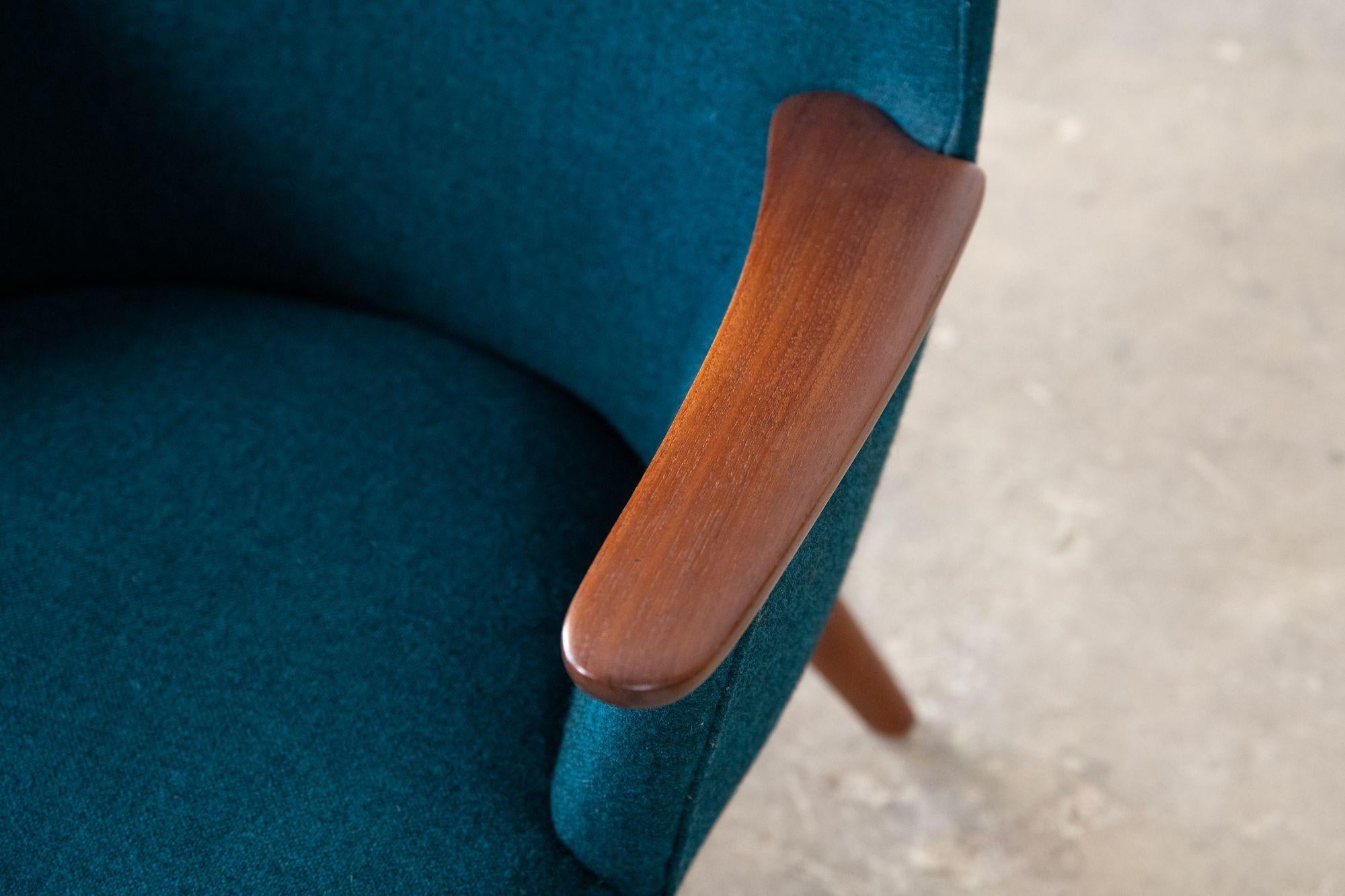 Hans Wegner Mama Bear Lounge Chair for A.P. Stolen Original Scandinavian Wool 2
