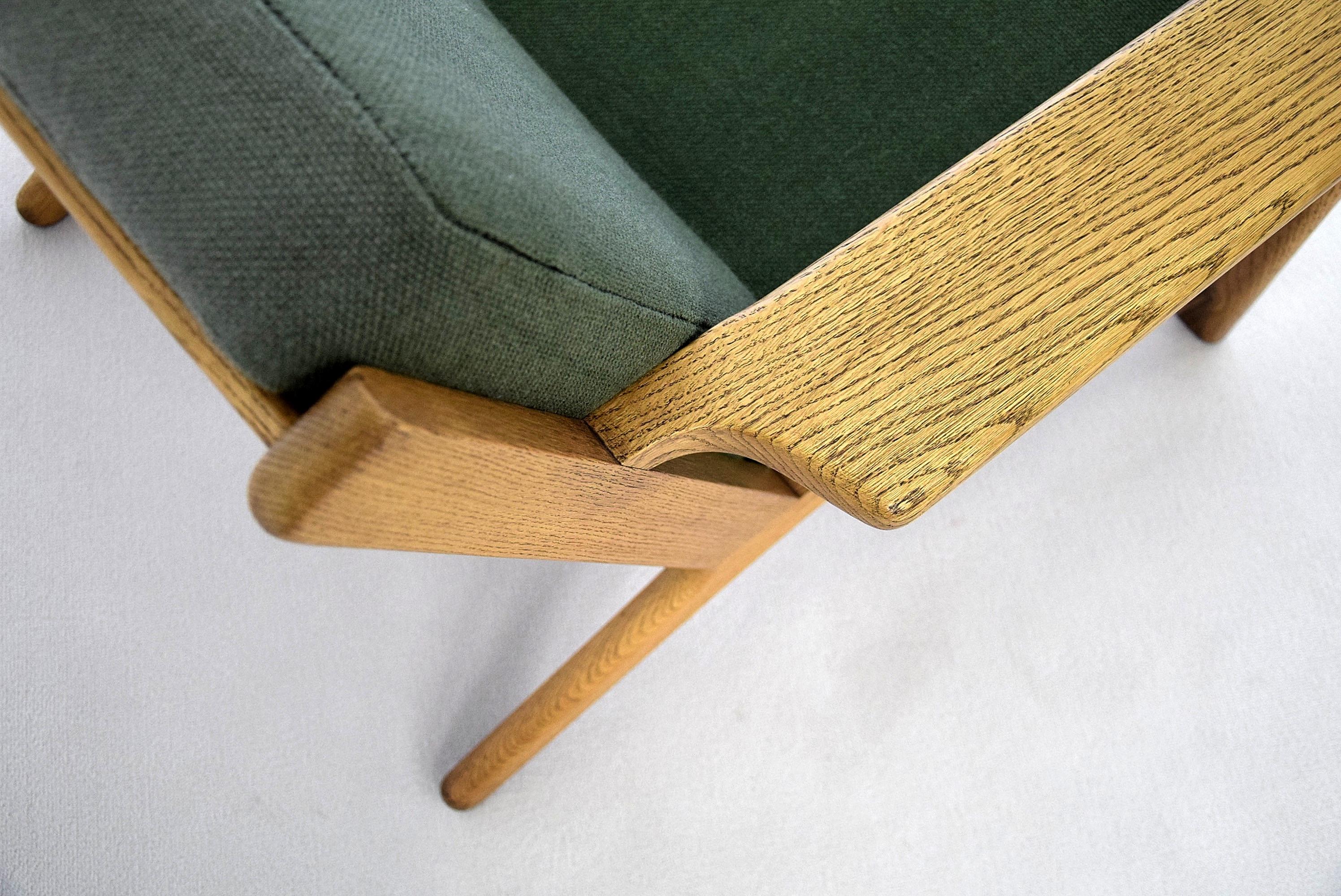 Hans Wegner Mid Century Oak Arm Chair In Good Condition In Weesp, NL