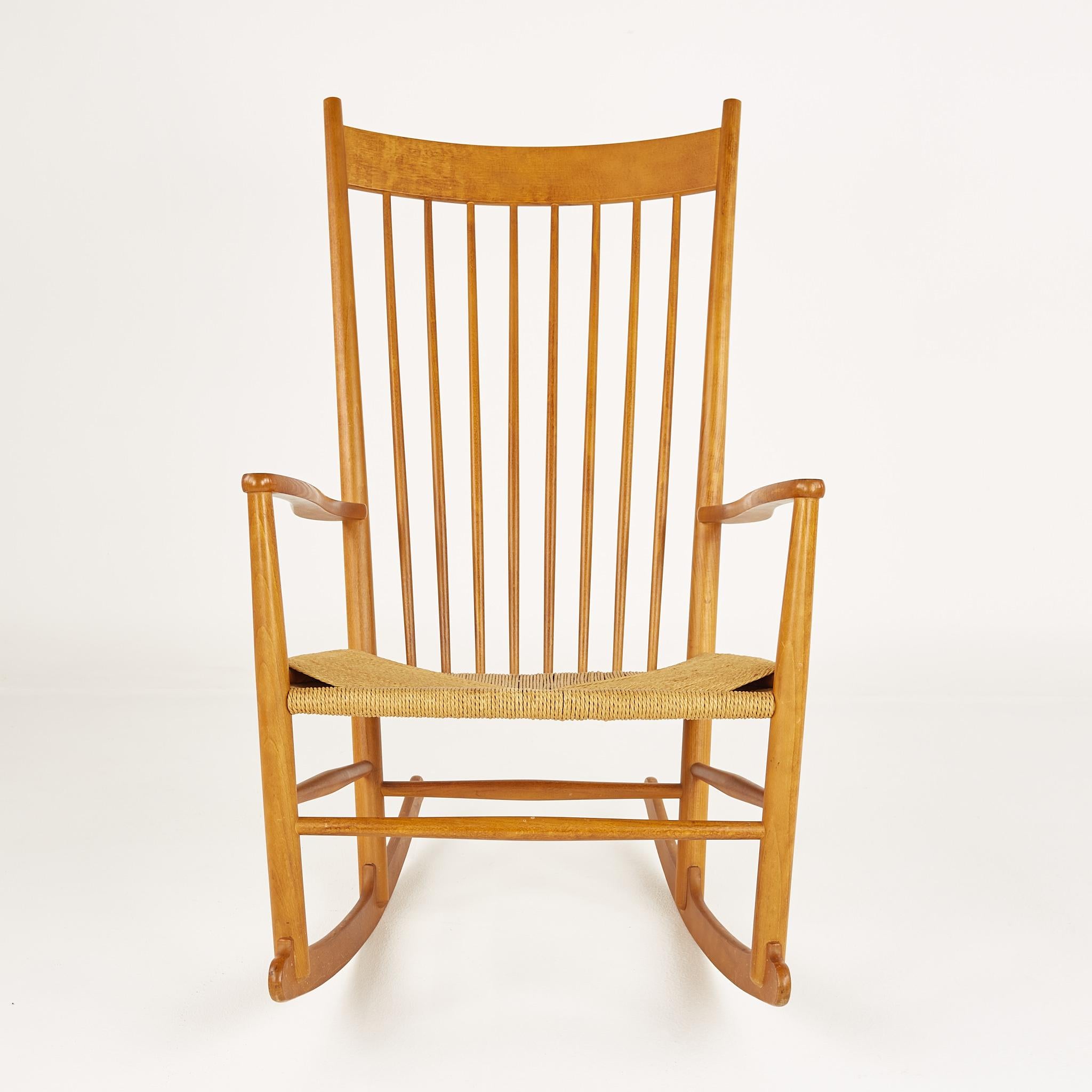 Hans Wegner mid century rocking chair

This chair measures: 25 wide x 34.5 deep x 41.25 inches high, with a seat height of 18 and arm height of 26.25 inches

?All pieces of furniture can be had in what we call restored vintage condition. That