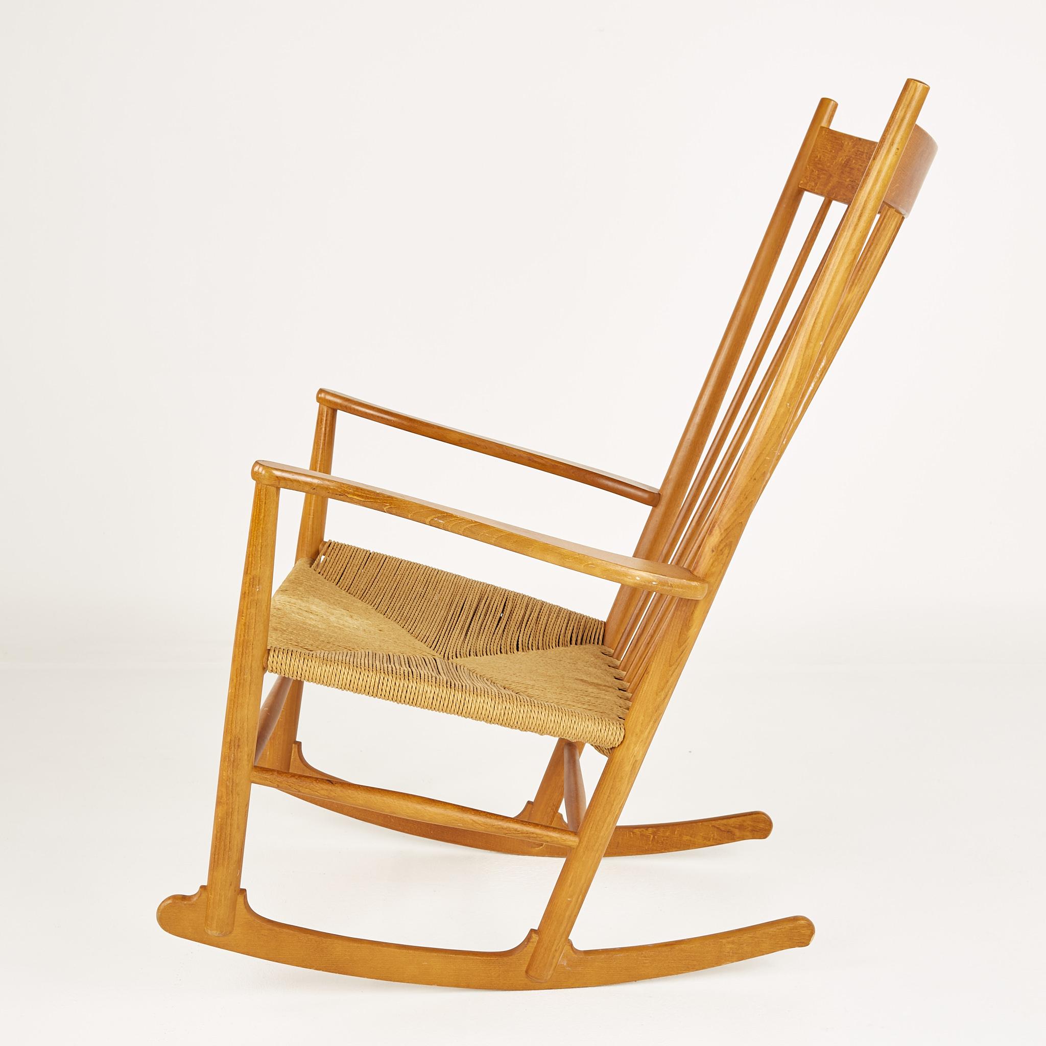 Hans Wegner Mid Century Rocking Chair In Good Condition In Countryside, IL