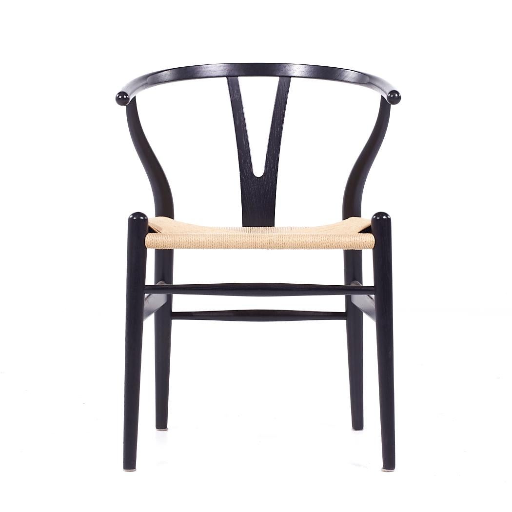 Hans Wegner Mid Century Wishbone Chairs - Set of 4 In Good Condition For Sale In Countryside, IL
