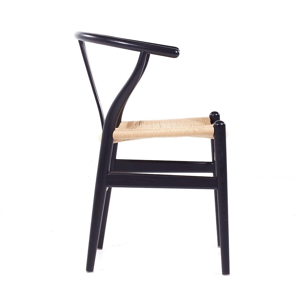 Hans Wegner Wishbone-Stühle aus der Mitte des Jahrhunderts – 4er-Set (Polster) im Angebot