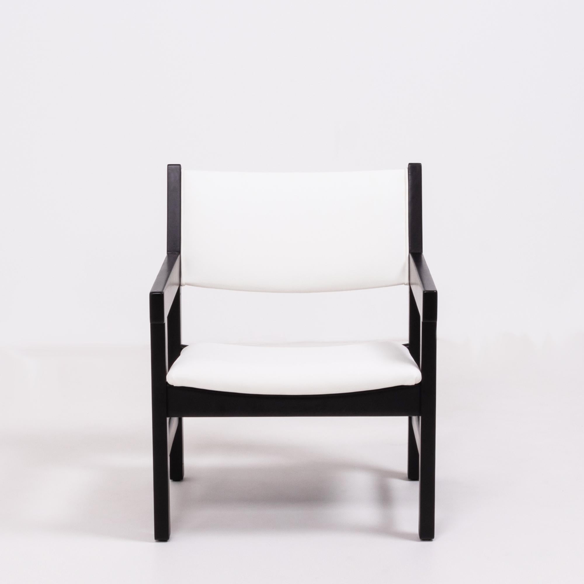 Hans Wegner Midcentury Dining Chairs for GETAMA in White, Set of 6 In Good Condition In London, GB
