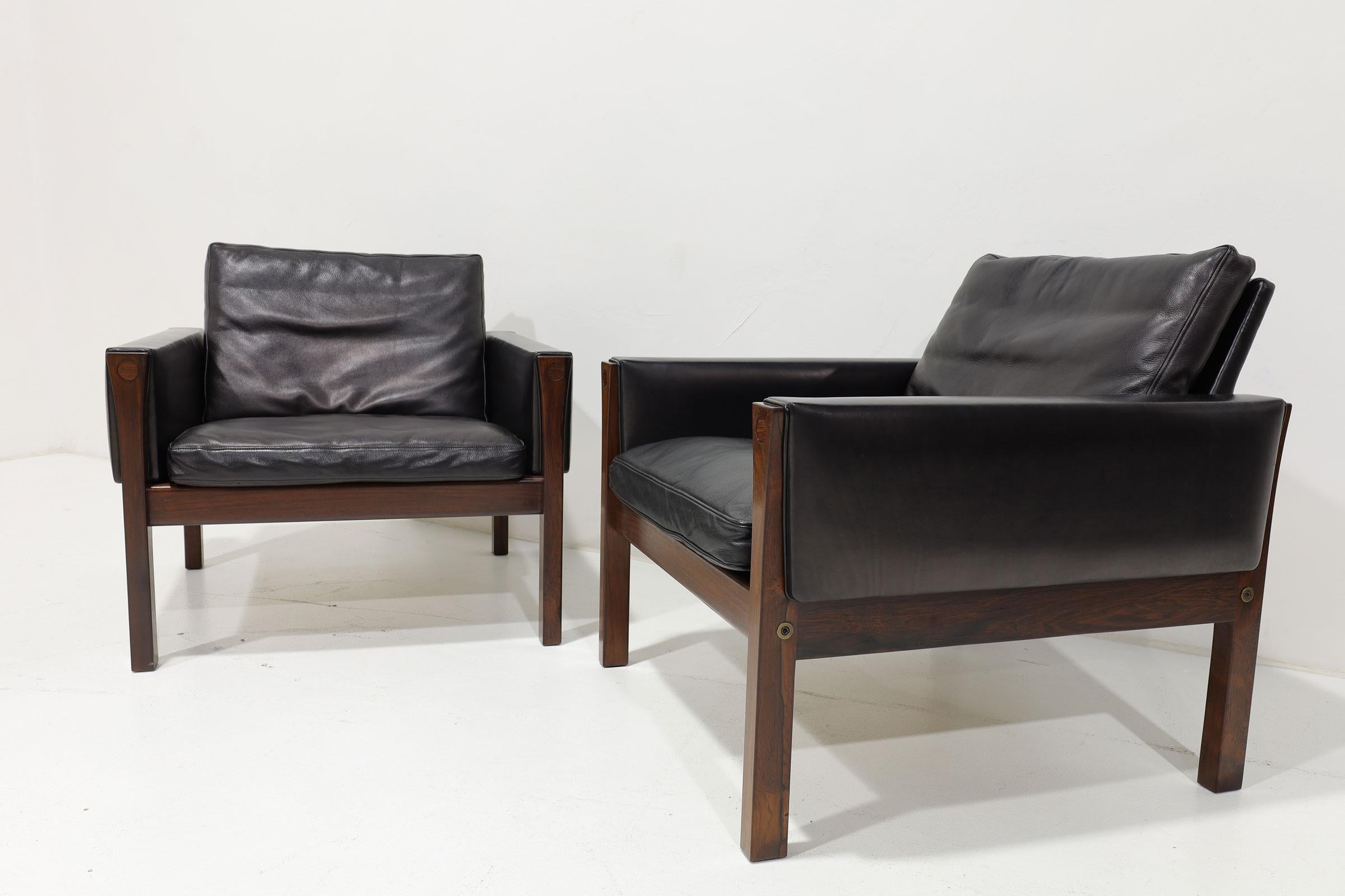 Danish Hans Wegner Model AP 62 Lounge Chairs in Rosewood and Black Leather