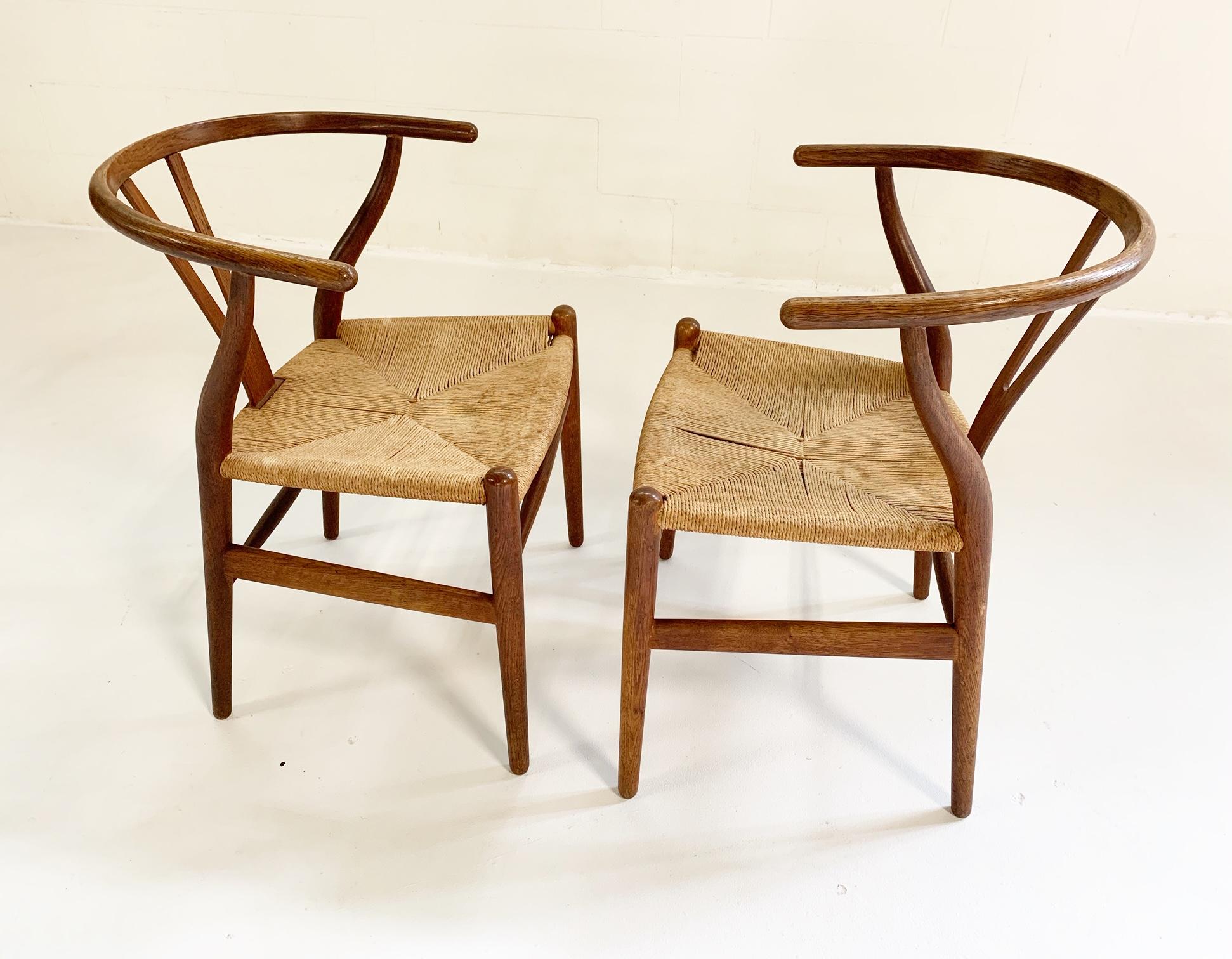 Hans Wegner Model CH24 Wishbone Chairs, pair In Good Condition In SAINT LOUIS, MO