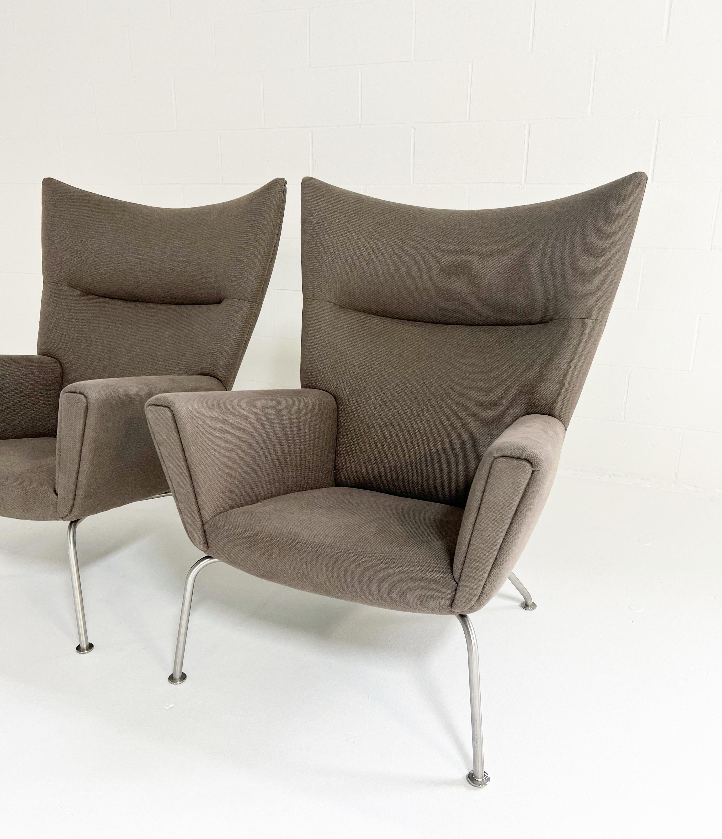 Hans Wegner Model CH445 Wing Chairs, Pair In Good Condition For Sale In SAINT LOUIS, MO