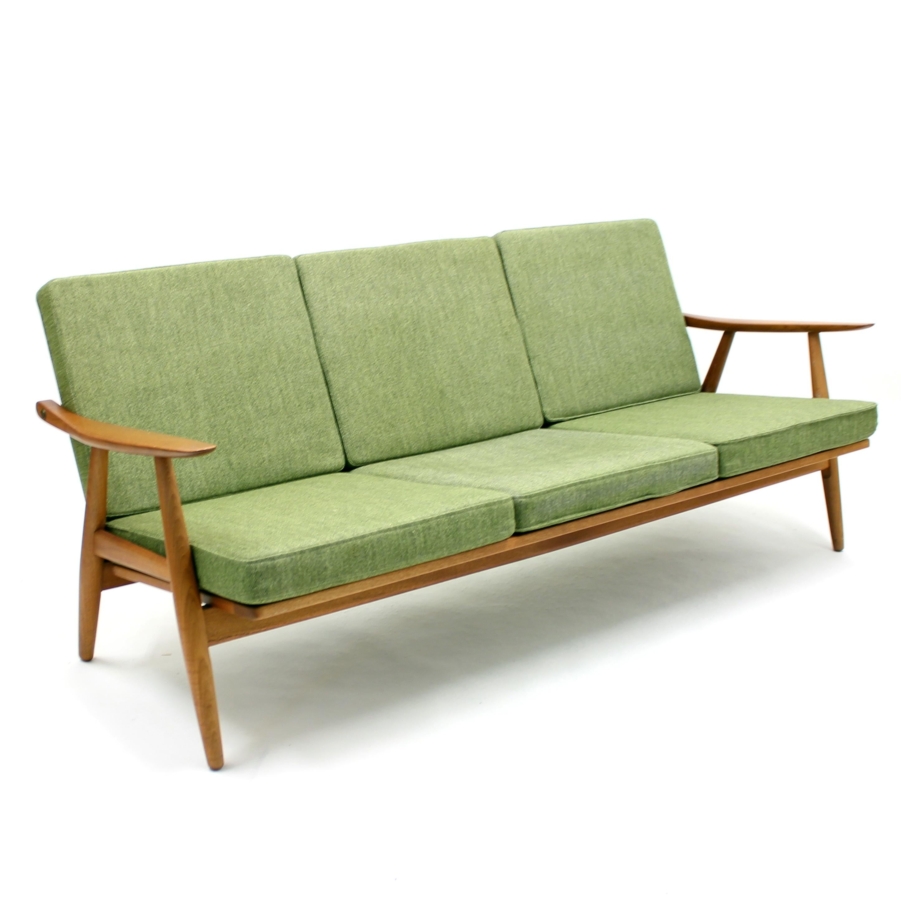 Semi rare 1960s 3-seater sofa model GE 270 in teak with original green fabric upholstery designed by Hans J. Wegner for GETAMA. Good untouched original vintage condition with ware consistent with age and us. New supporting hemp webbing under the