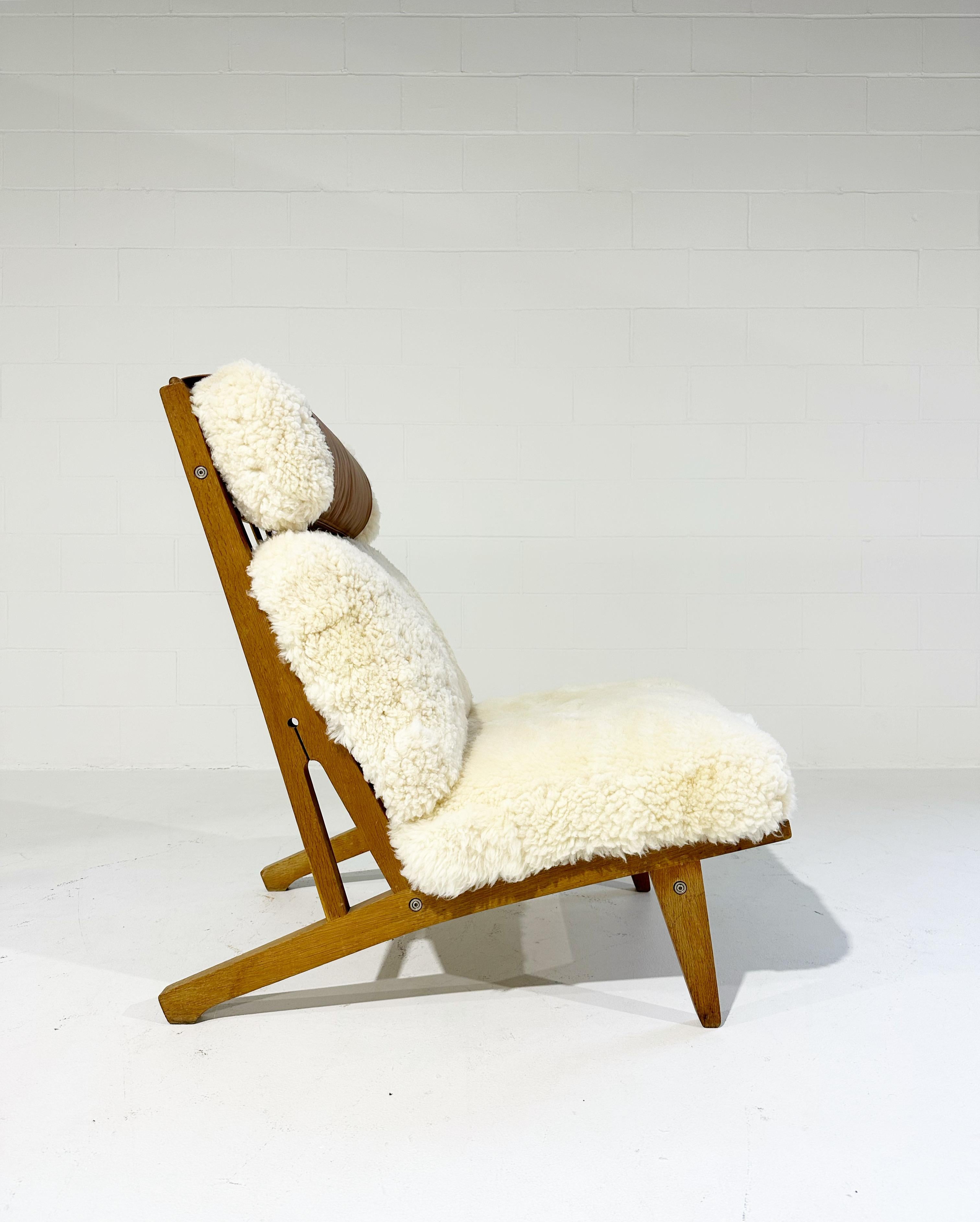 Hans Wegner Model GE 375 Chair in California Sheepskin and Loro Piana Leather In Good Condition For Sale In SAINT LOUIS, MO