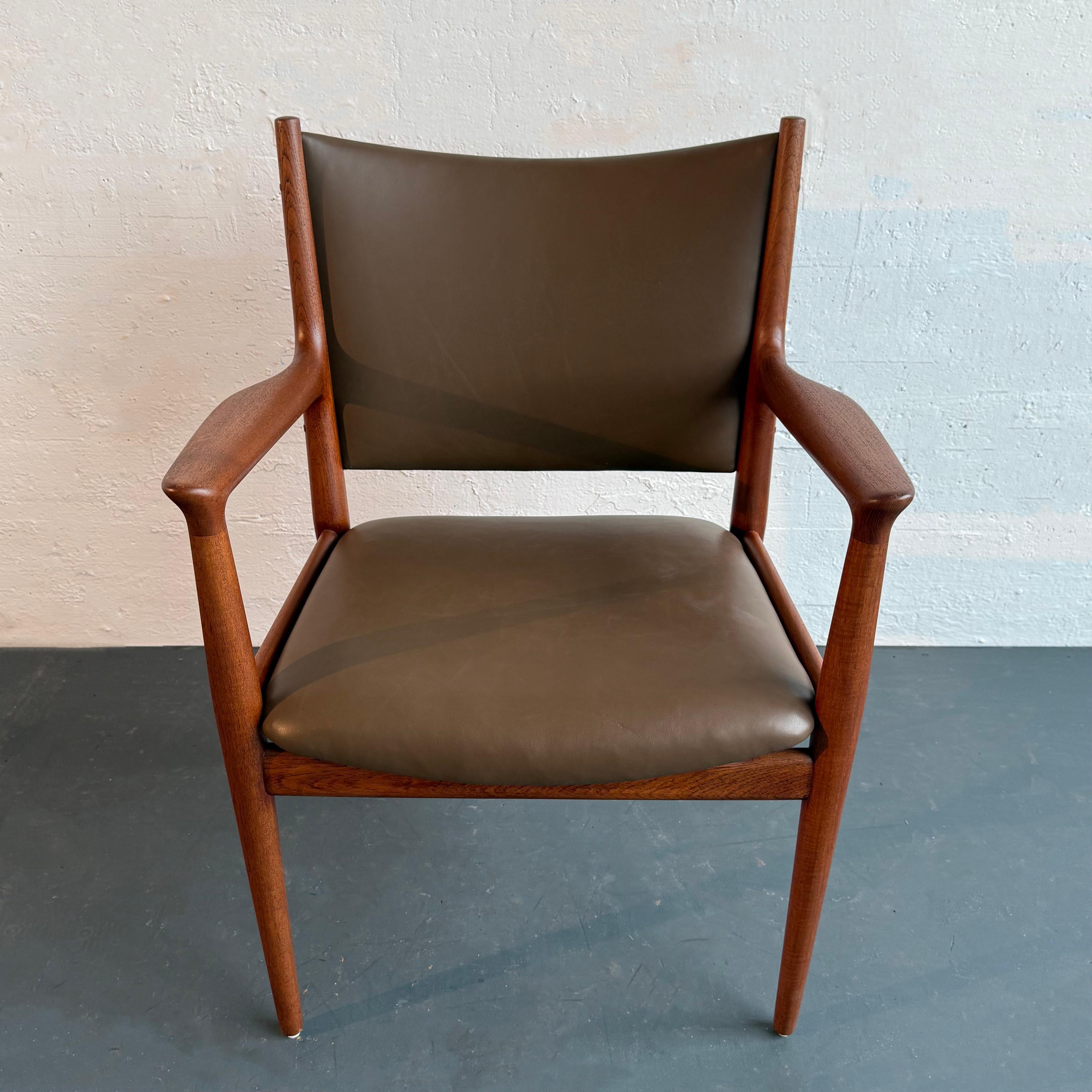 Scandinave moderne Fauteuil Hans Wegner modèle JH-713 en teck pour Johannes Hansen / Knoll Assoc. en vente