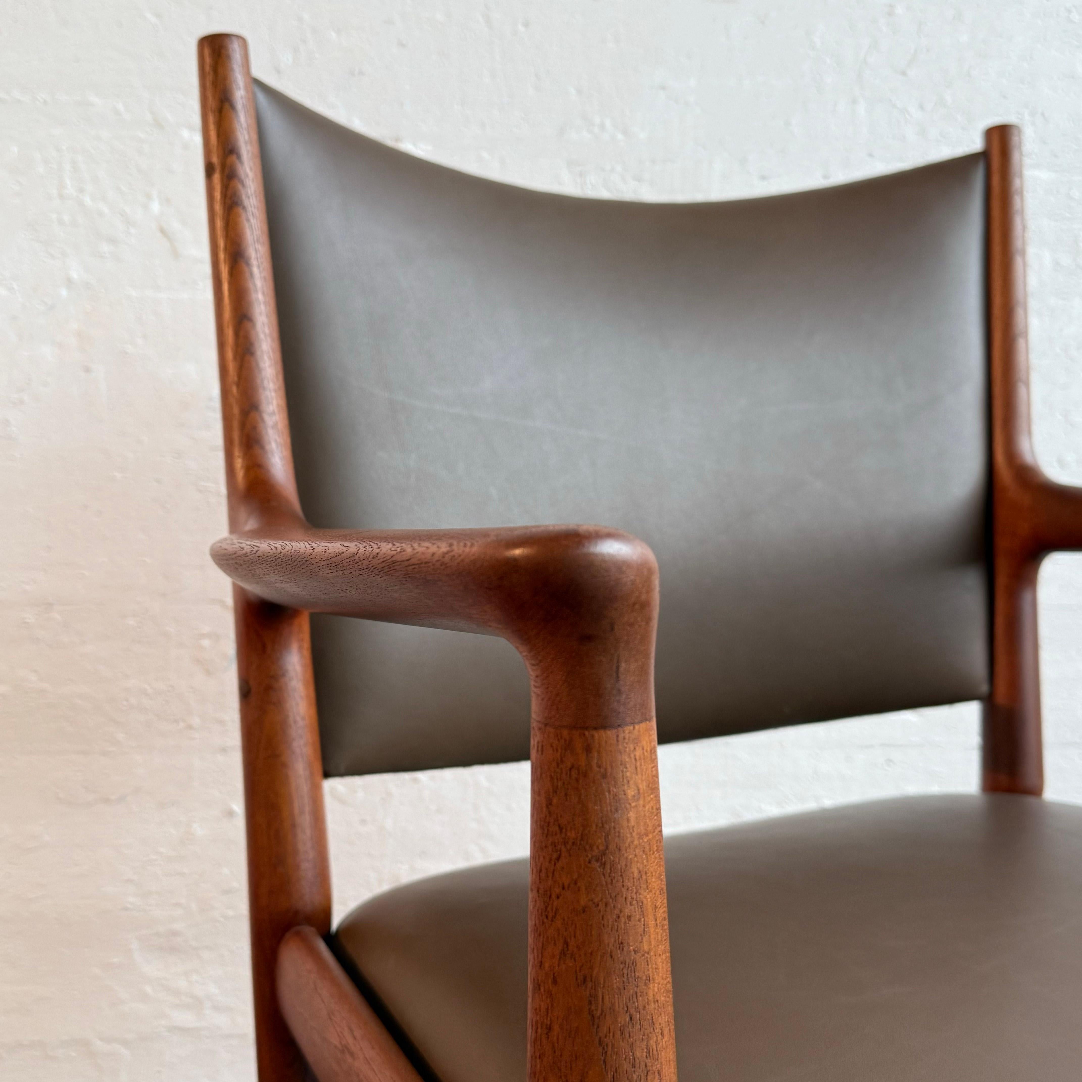 Cuir Fauteuil Hans Wegner modèle JH-713 en teck pour Johannes Hansen / Knoll Assoc. en vente