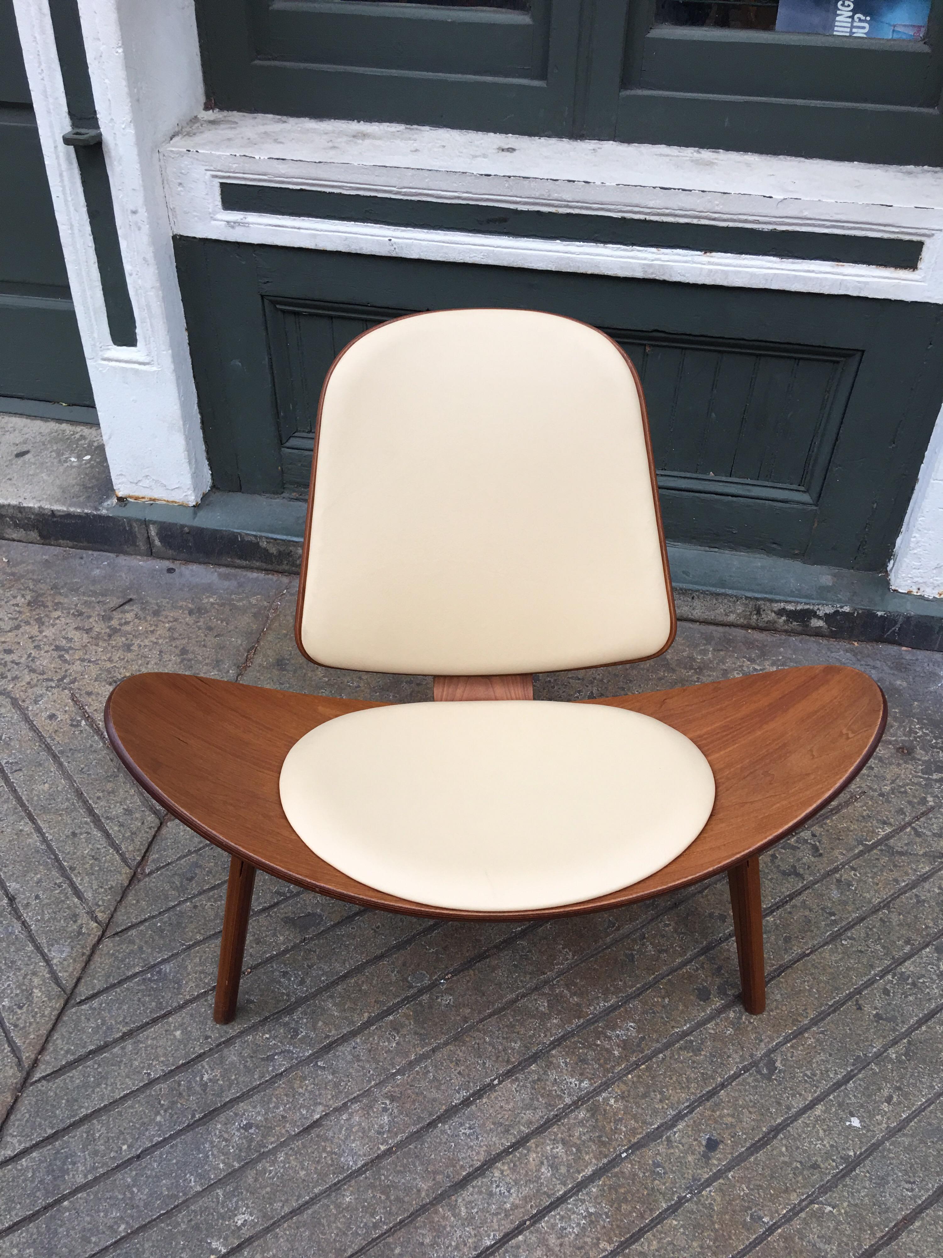 wegner smiling chair