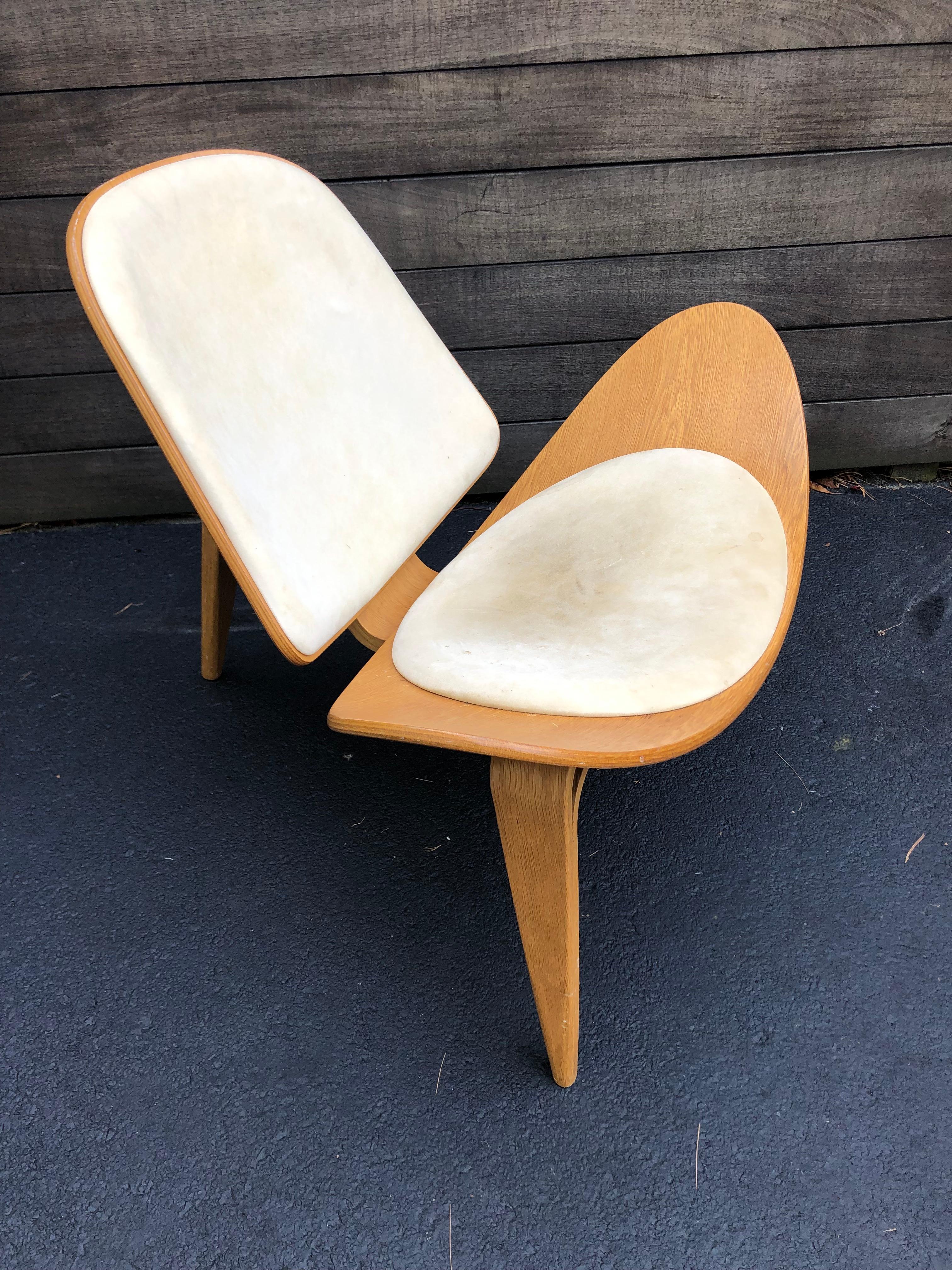 Hans Wegner Molded Walnut Plywood Shell Chair In Good Condition In Philadelphia, PA