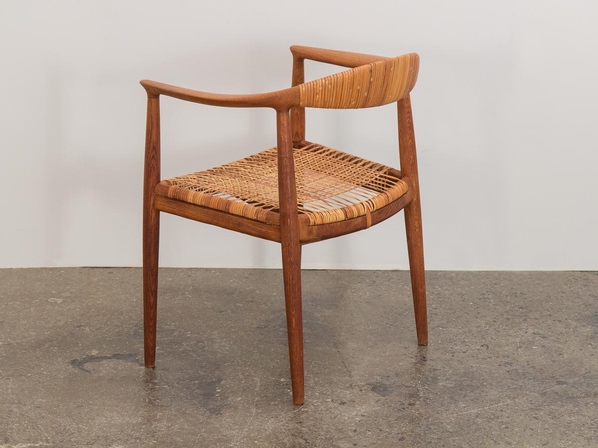 Scandinave moderne Chaise ronde en chêne et rotin Hans Wegner en vente