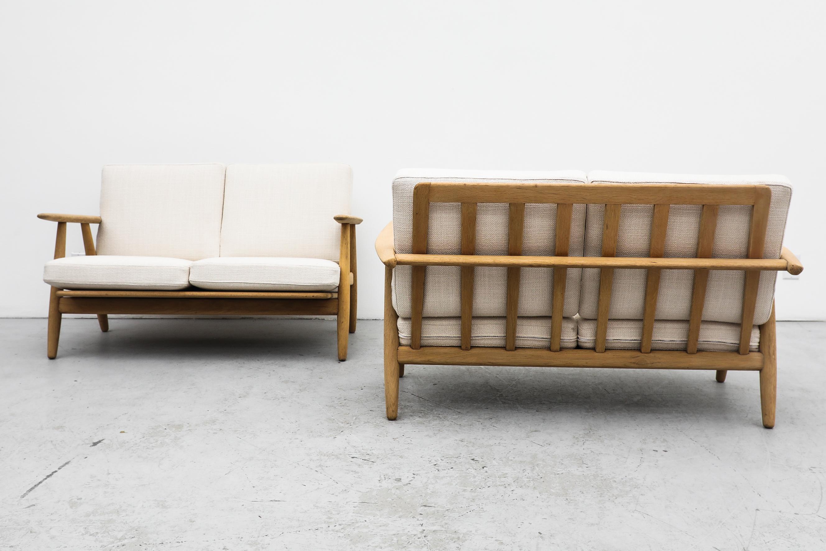 Hans Wegner Oak Cigar Sofas in White Pebbled Fabric for Getama, 1950s 3