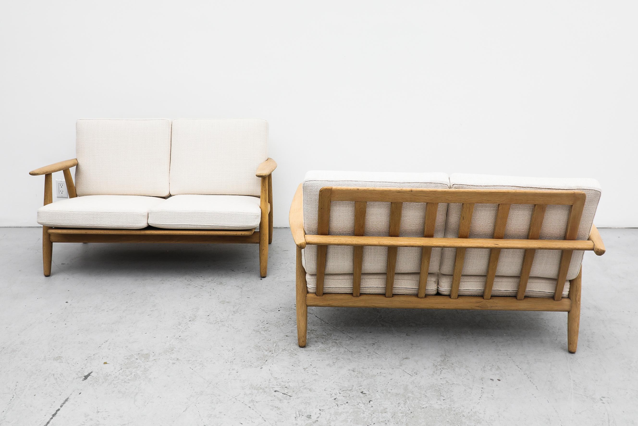 Hans Wegner Oak Cigar Sofas in White Pebbled Fabric for Getama, 1950s 4